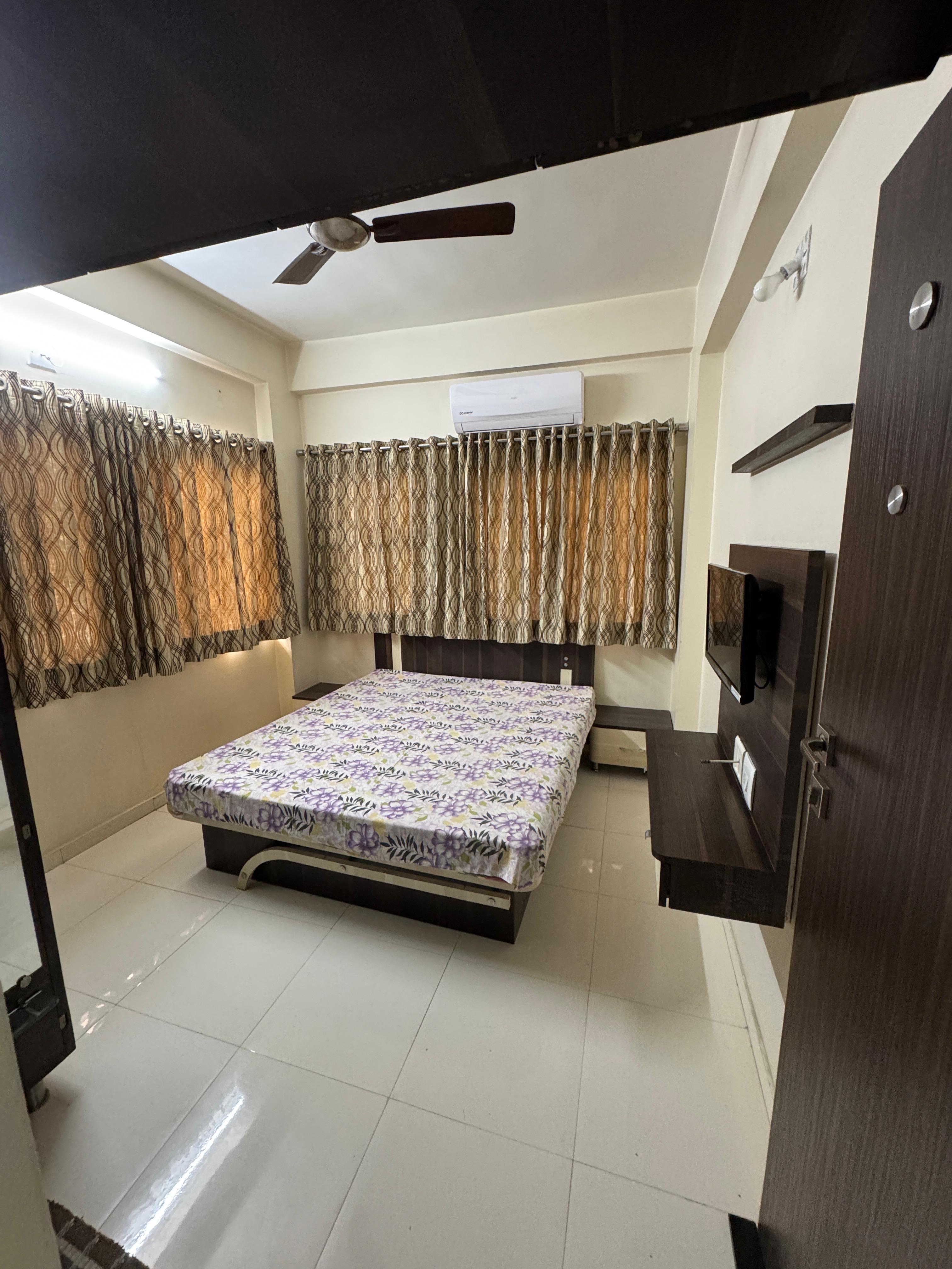 2 BHK 1089 Sq. Ft. Residential Penthouse for Sell in Vandematram Ahmedabad - Media 6