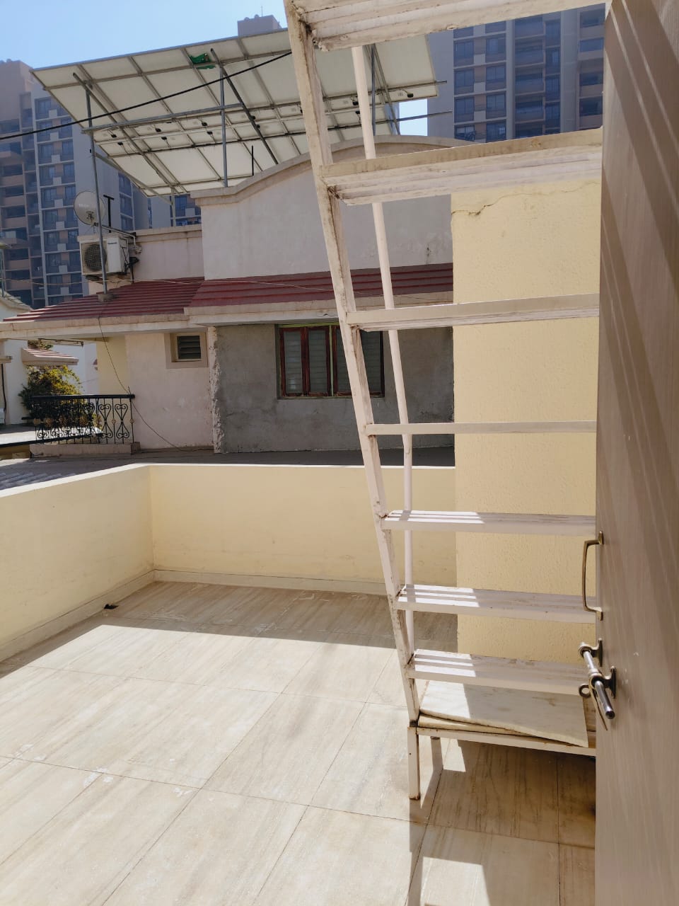 3 BHK 235 Sq. Yrd. Residential Bunglow / Villa for Sell in Chankyapuri Ahmedabad - Media 2