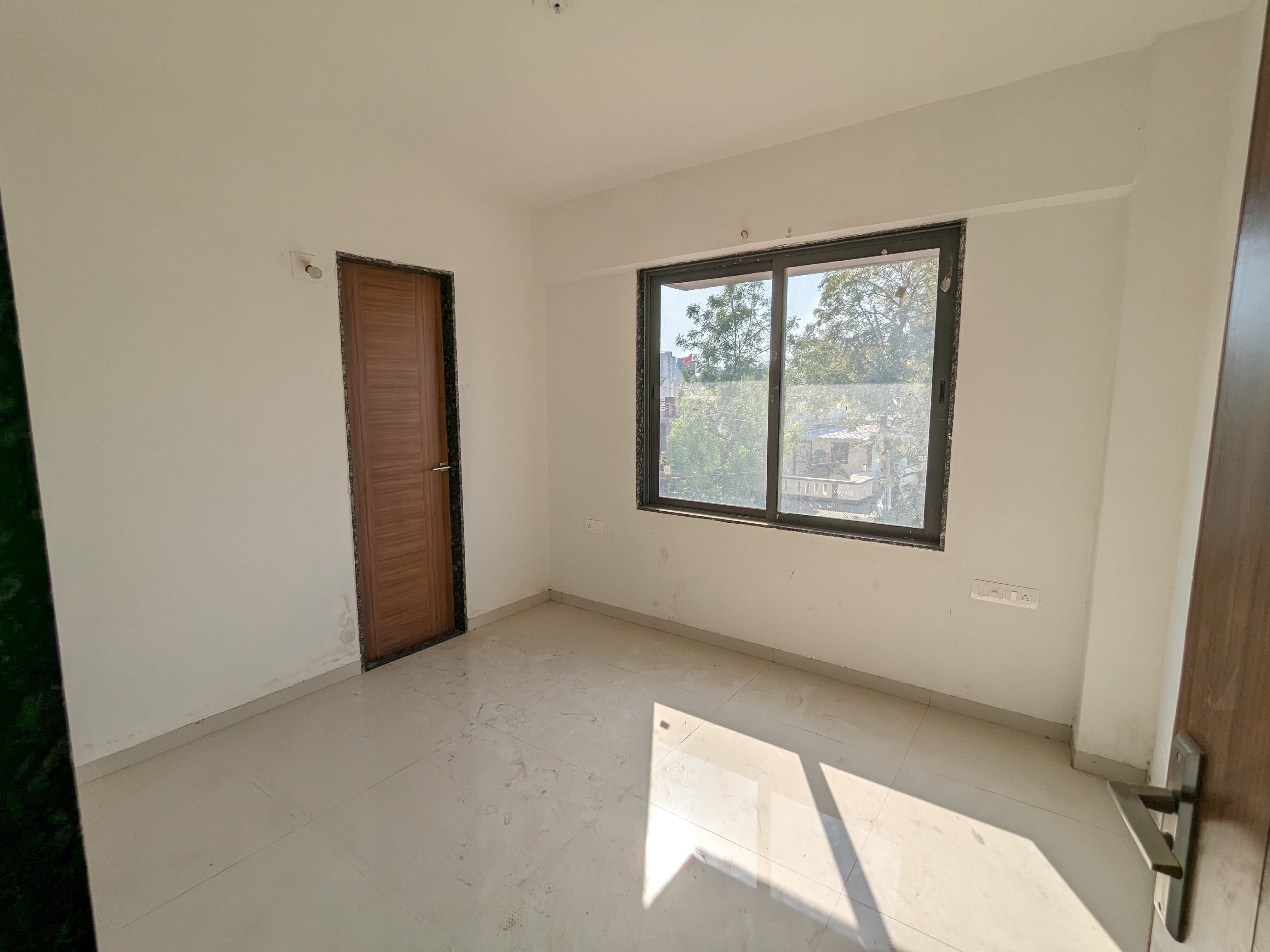 3 BHK 1737 Sq. Ft. Residential Flat / Appartment for Rent in Vaishnodevi Ahmedabad - Media 7