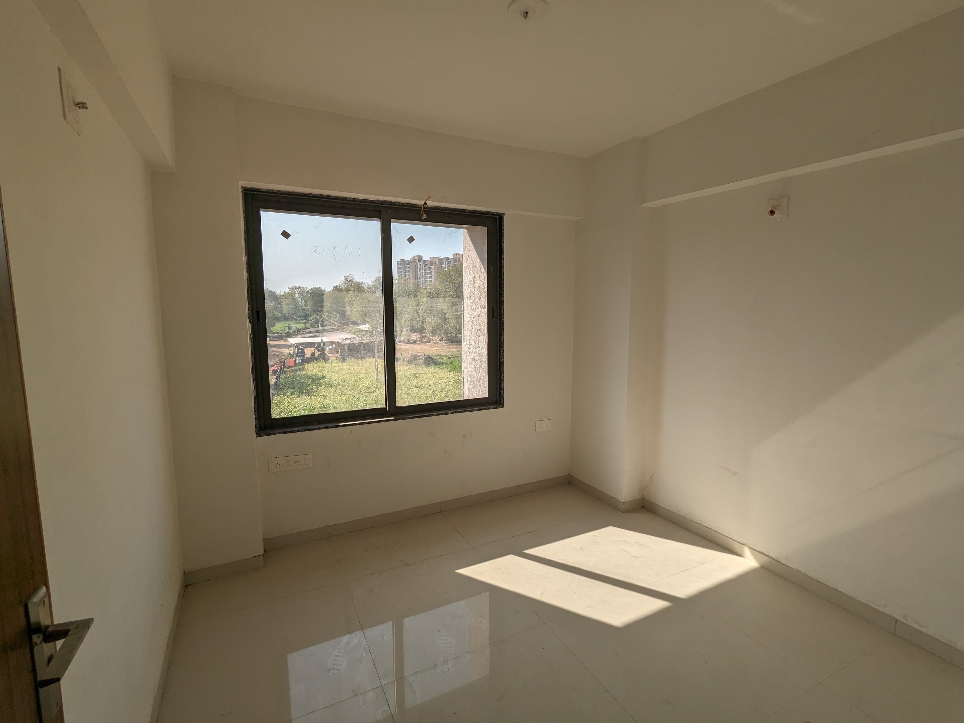 3 BHK 1737 Sq. Ft. Residential Flat / Appartment for Rent in Vaishnodevi Ahmedabad - Media 4