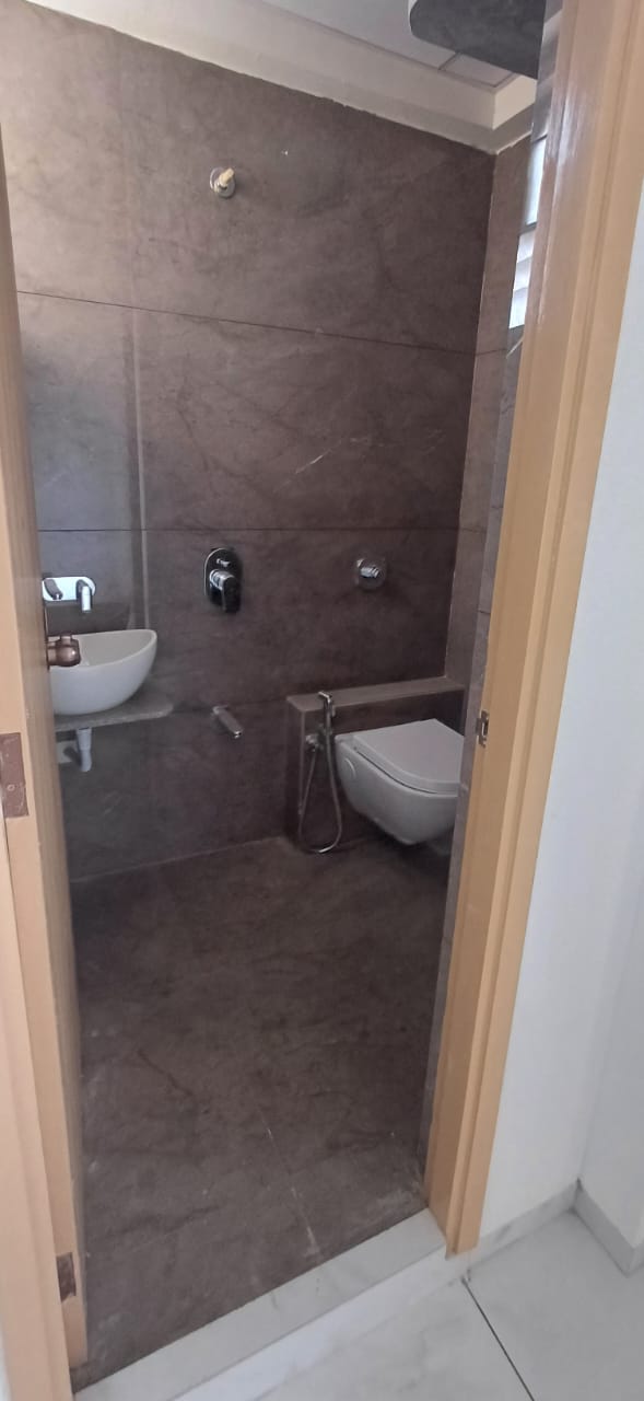 2 BHK 1170 Sq. Ft. Residential Flat / Appartment for Rent in Vaishnodevi Ahmedabad - Media 3