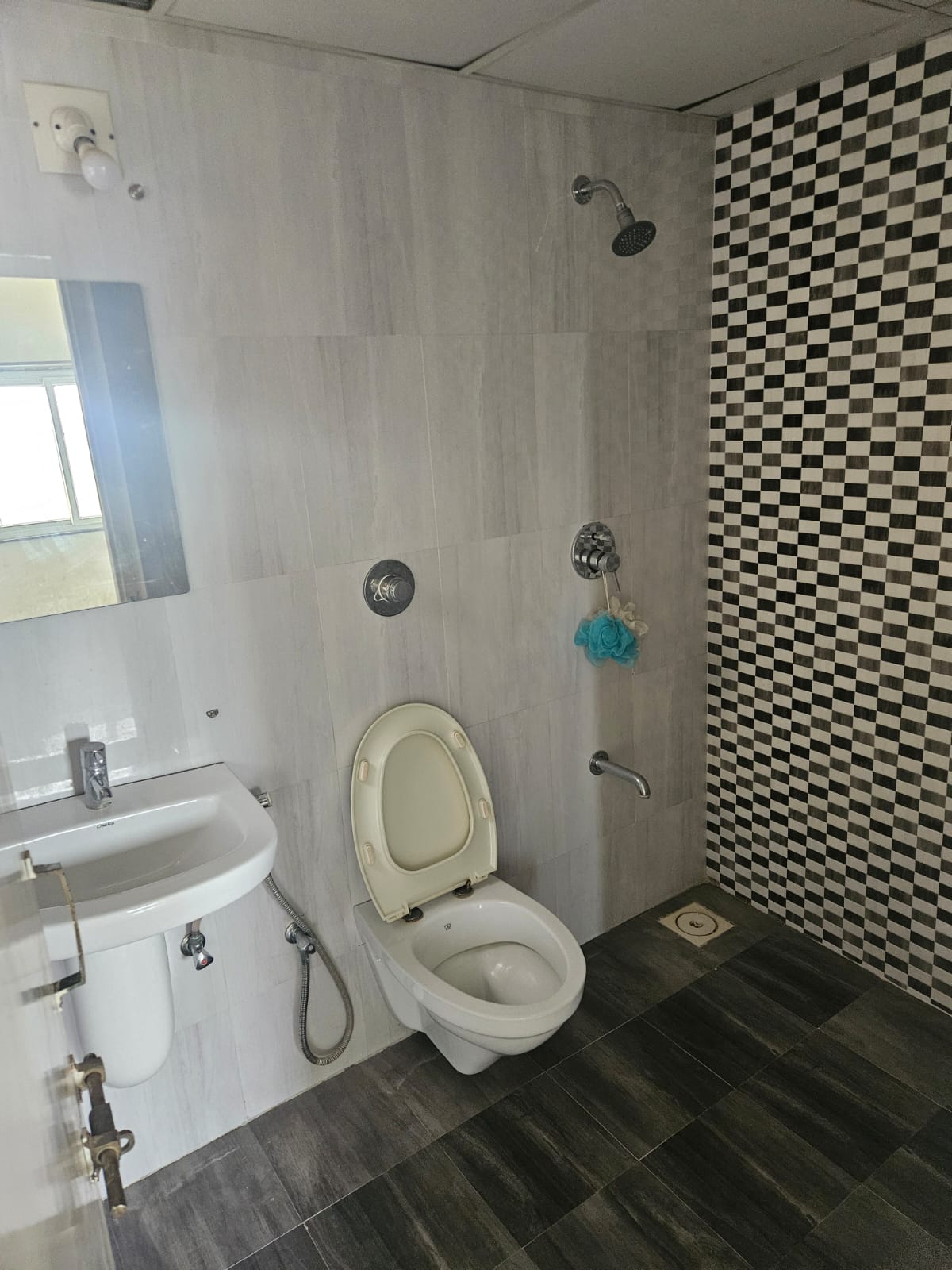 3 BHK 1980 Sq. Ft. Residential Flat / Appartment for Rent in Jagatpur Ahmedabad - Media 9