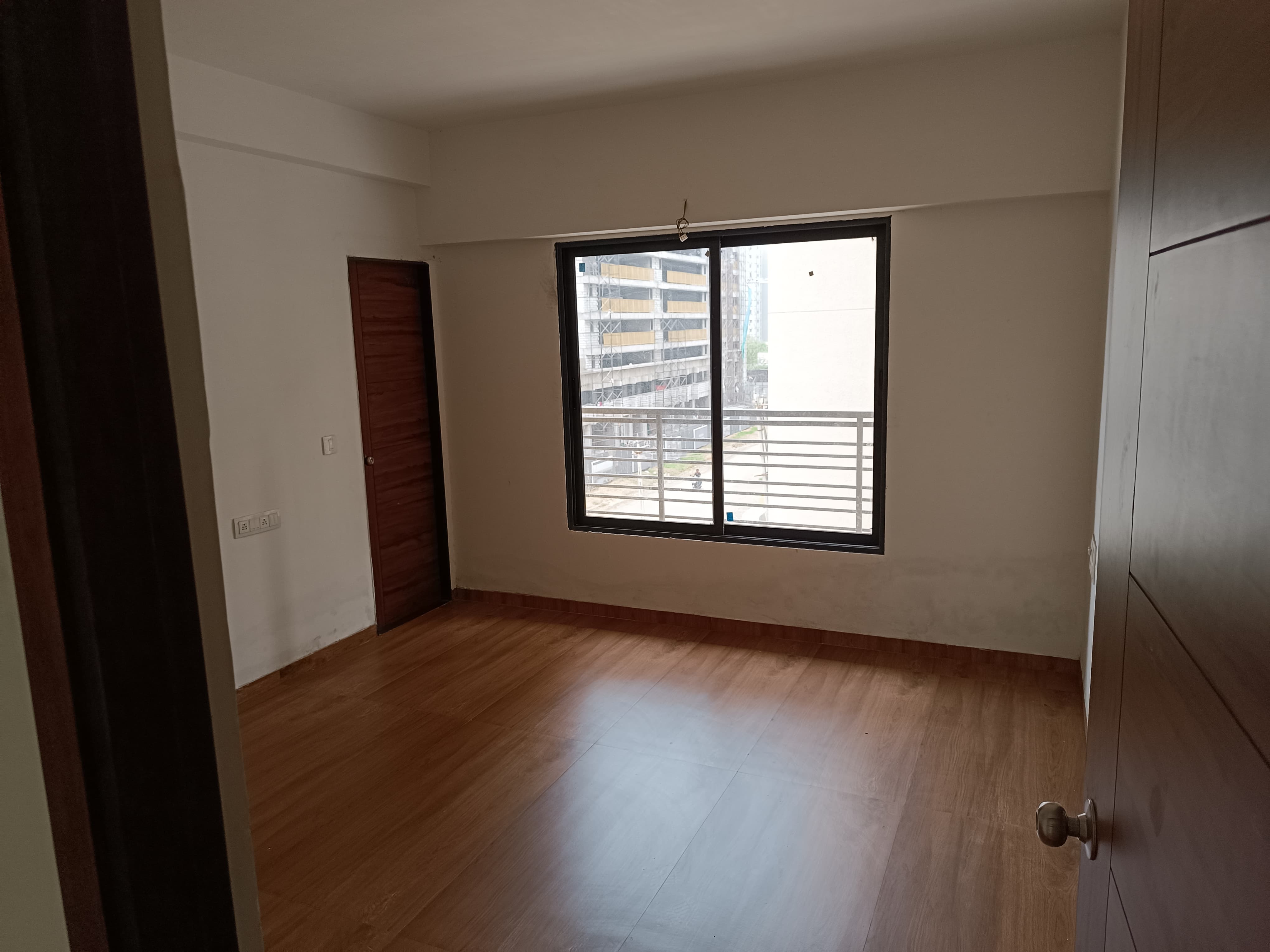 4 BHK 1500 Sq. Ft. Residential Flat / Appartment for Rent in Vaishnodevi Ahmedabad - Media 11
