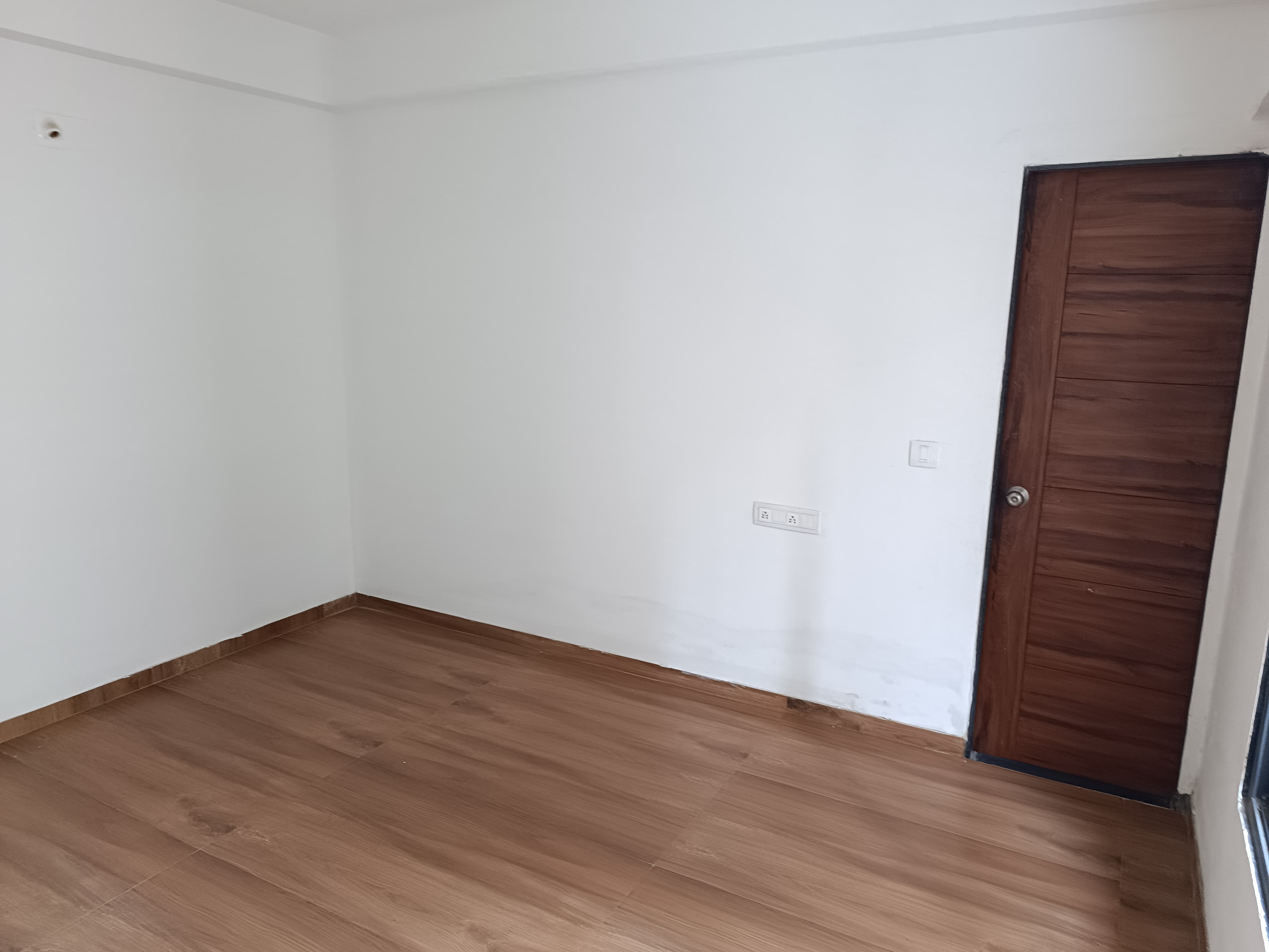 4 BHK 1500 Sq. Ft. Residential Flat / Appartment for Rent in Vaishnodevi Ahmedabad - Media 3