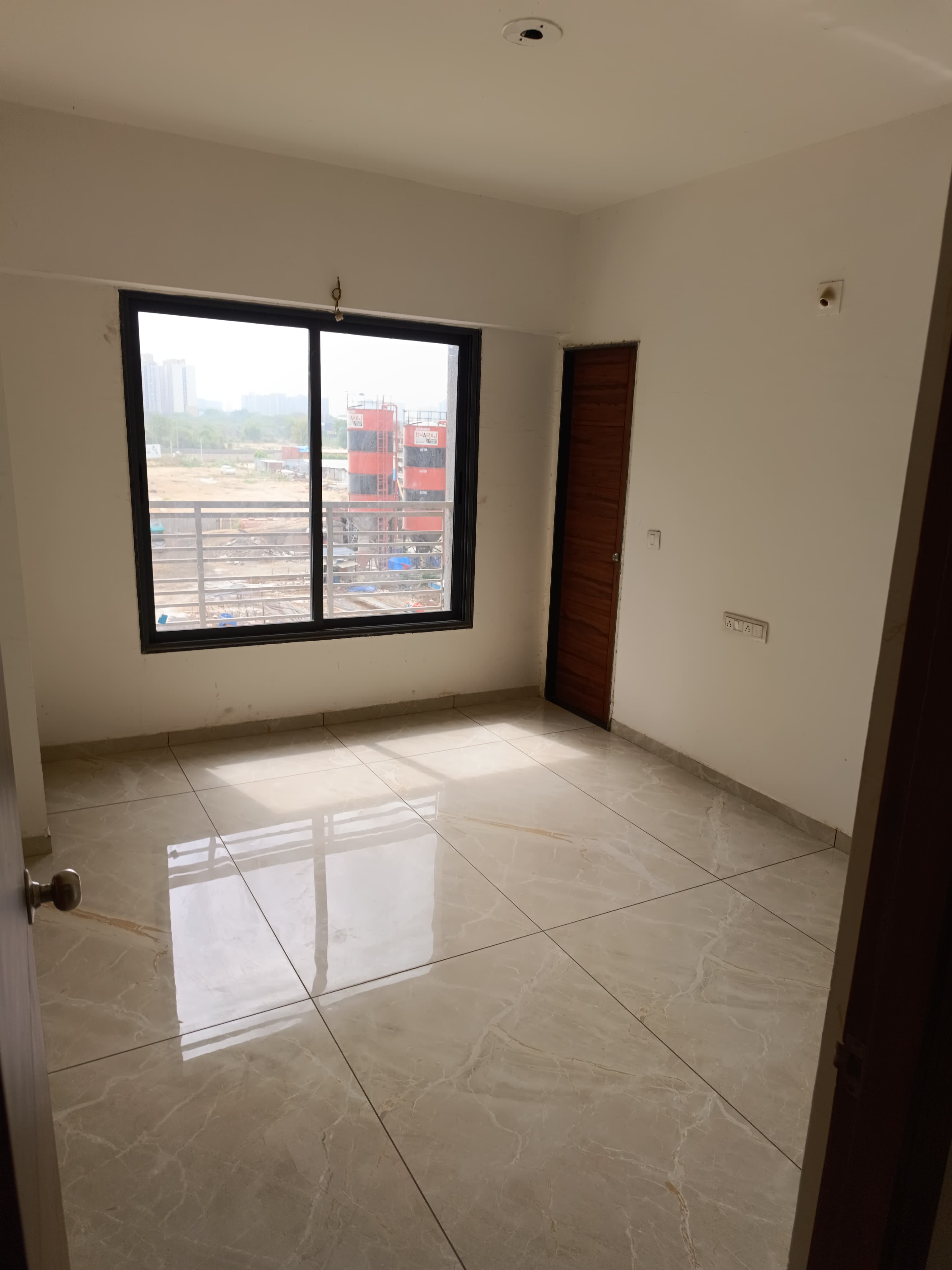 4 BHK 1500 Sq. Ft. Residential Flat / Appartment for Rent in Vaishnodevi Ahmedabad - Media 8
