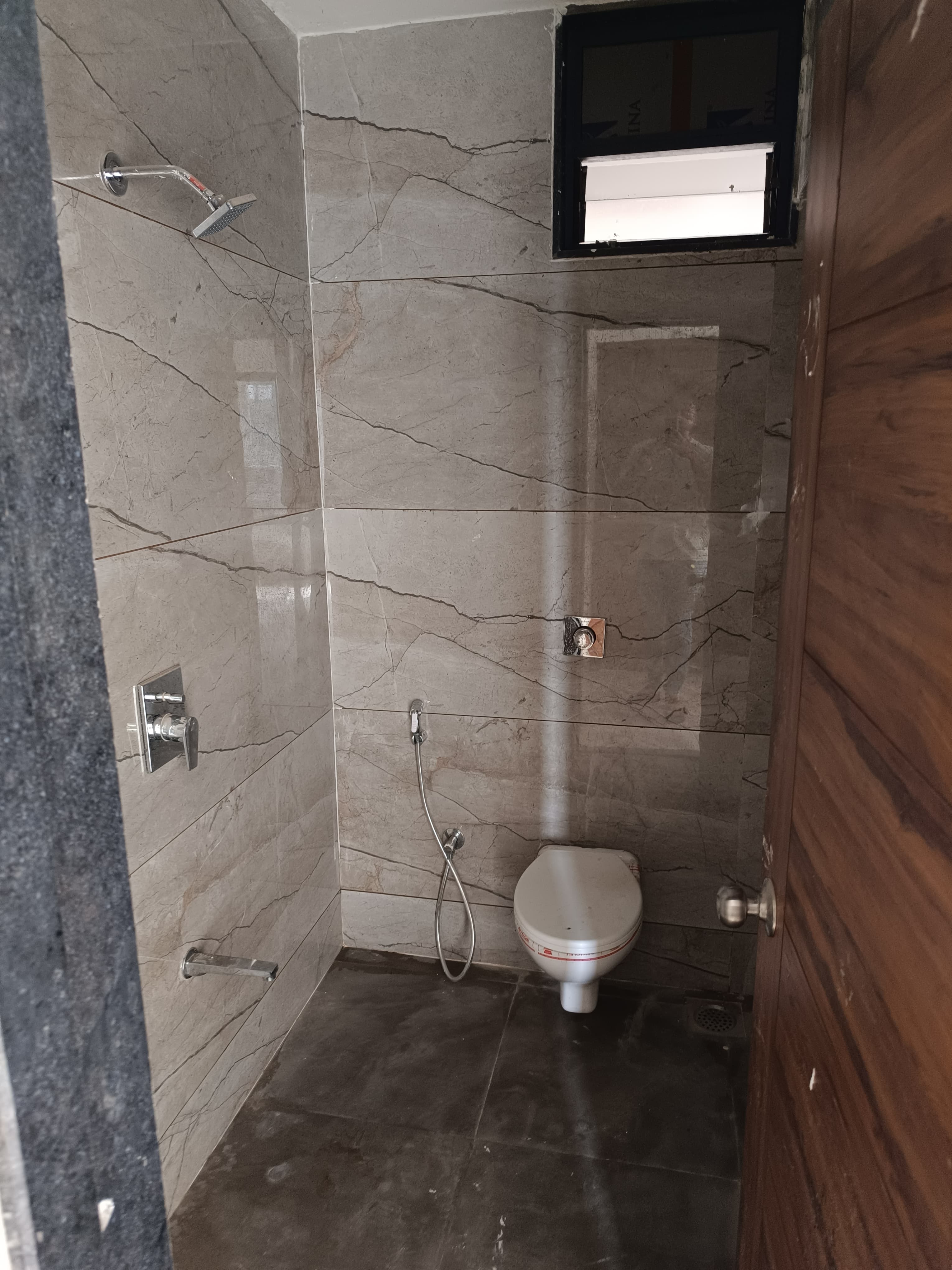4 BHK 1500 Sq. Ft. Residential Flat / Appartment for Rent in Vaishnodevi Ahmedabad - Media 9