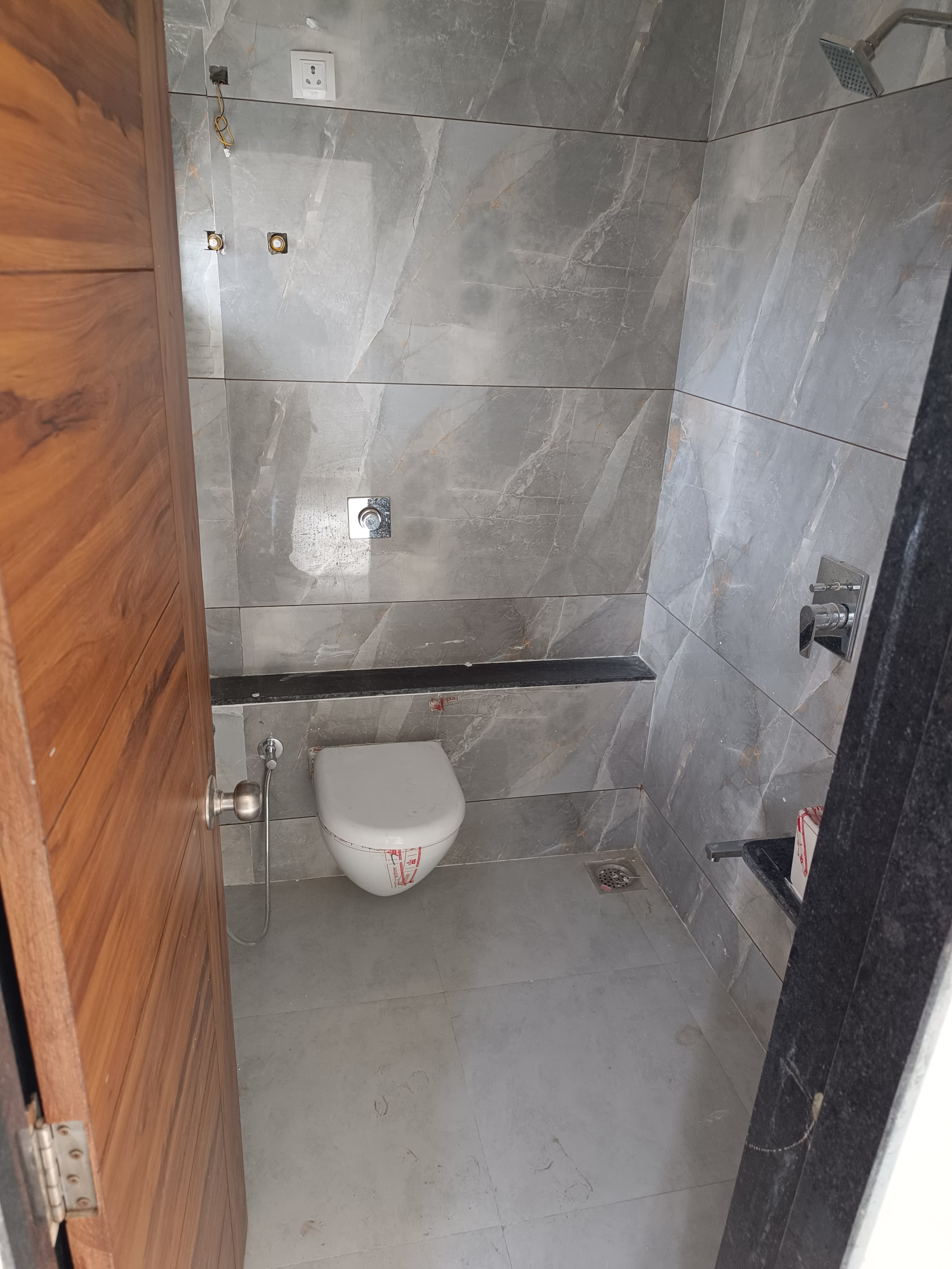 4 BHK 1500 Sq. Ft. Residential Flat / Appartment for Rent in Vaishnodevi Ahmedabad - Media 7