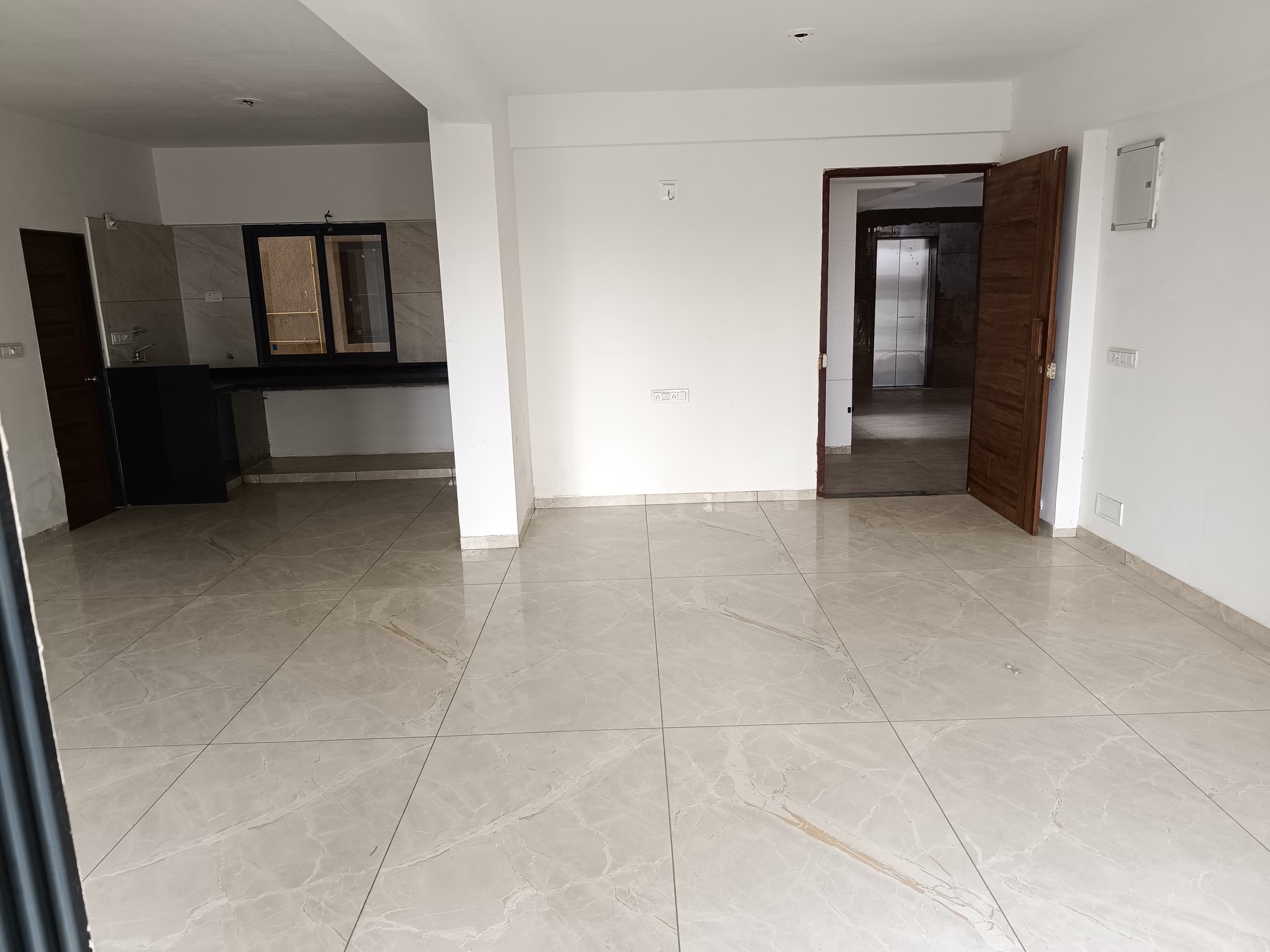 4 BHK 1500 Sq. Ft. Residential Flat / Appartment for Rent in Vaishnodevi Ahmedabad - Media 13