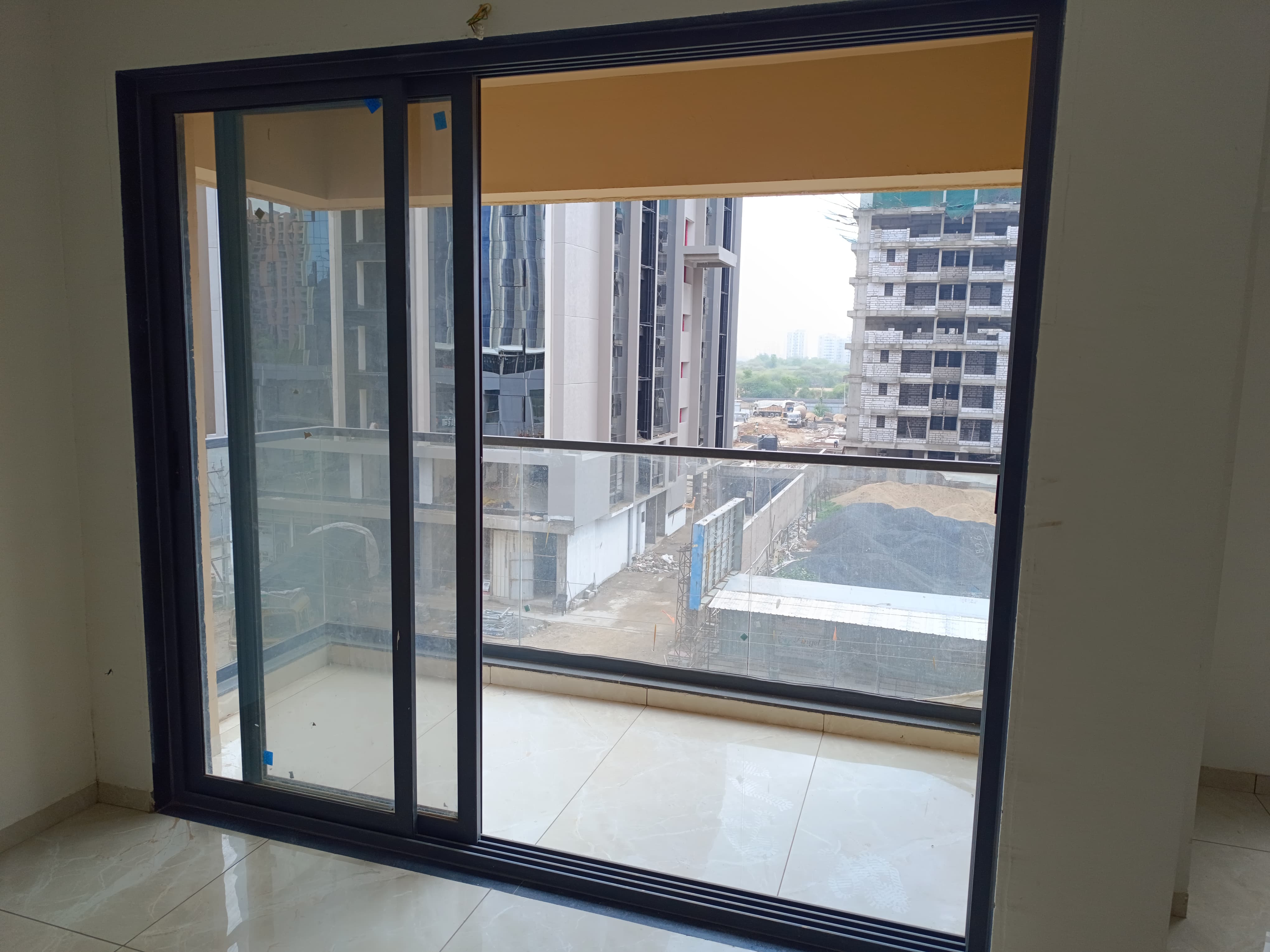 4 BHK 1500 Sq. Ft. Residential Flat / Appartment for Rent in Vaishnodevi Ahmedabad - Media 14