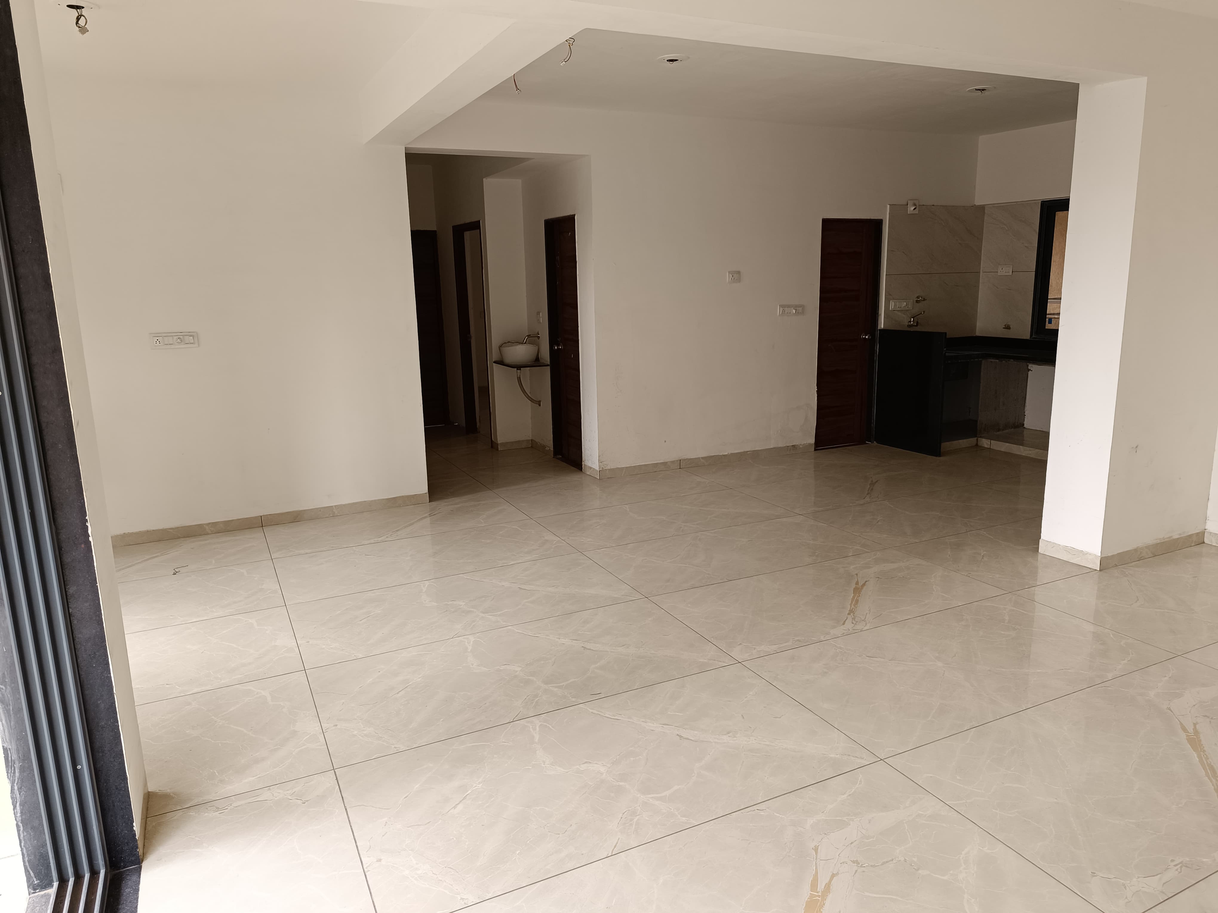 4 BHK 1500 Sq. Ft. Residential Flat / Appartment for Rent in Vaishnodevi Ahmedabad - Media 12