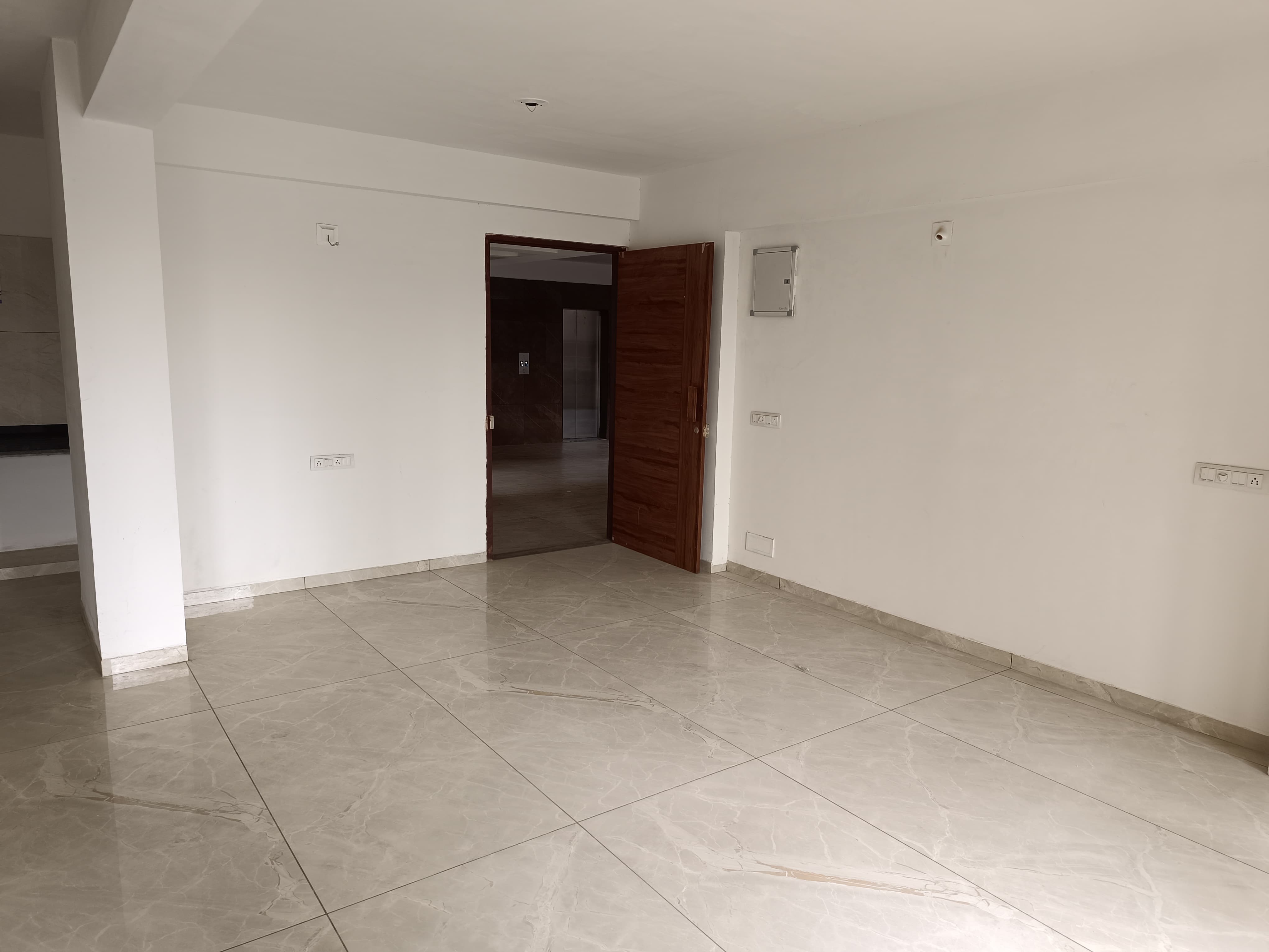4 BHK 1500 Sq. Ft. Residential Flat / Appartment for Rent in Vaishnodevi Ahmedabad - Media 18