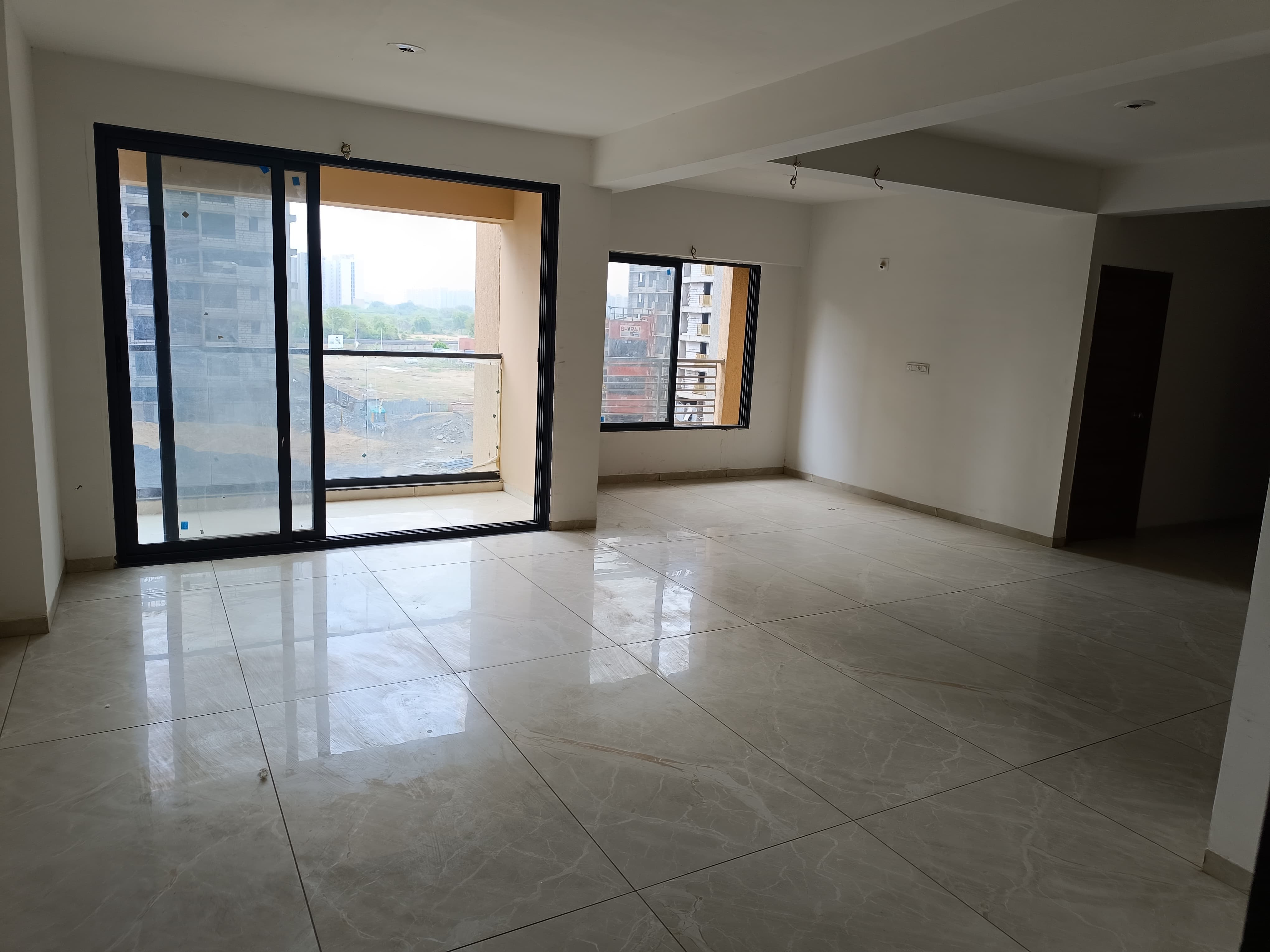 4 BHK 1500 Sq. Ft. Residential Flat / Appartment for Rent in Vaishnodevi Ahmedabad - Media 17