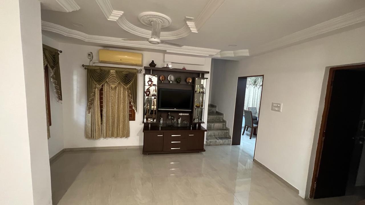 4 BHK 160 Sq. Yrd. Residential Bunglow / Villa for Sell in Thaltej Ahmedabad - Media 5