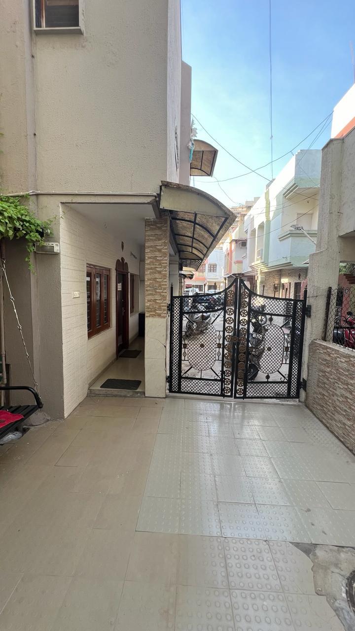 4 BHK 160 Sq. Yrd. Residential Bunglow / Villa for Sell in Thaltej Ahmedabad - Media 15