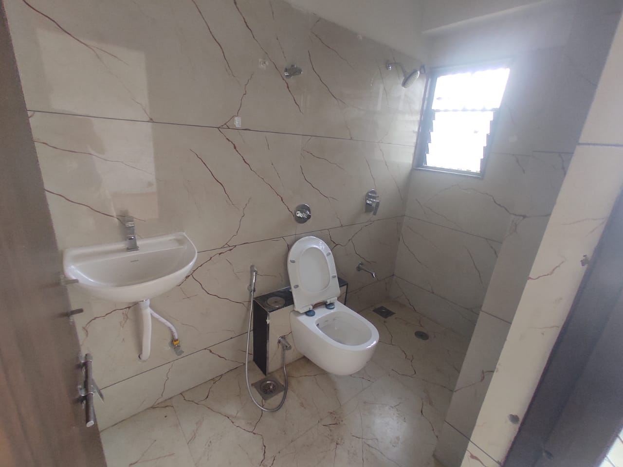 3 BHK 2007 Sq. Ft. Residential Flat / Appartment for Sell in Vaishnodevi Ahmedabad - Media 18
