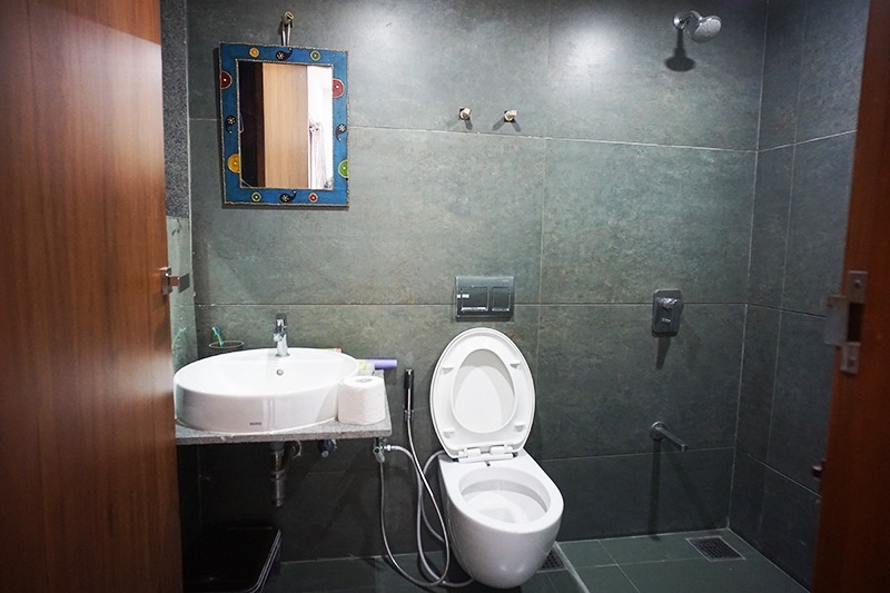 3 BHK 2700 Sq. Ft. Residential Flat / Appartment for Sell in Gota Ahmedabad - Media 8