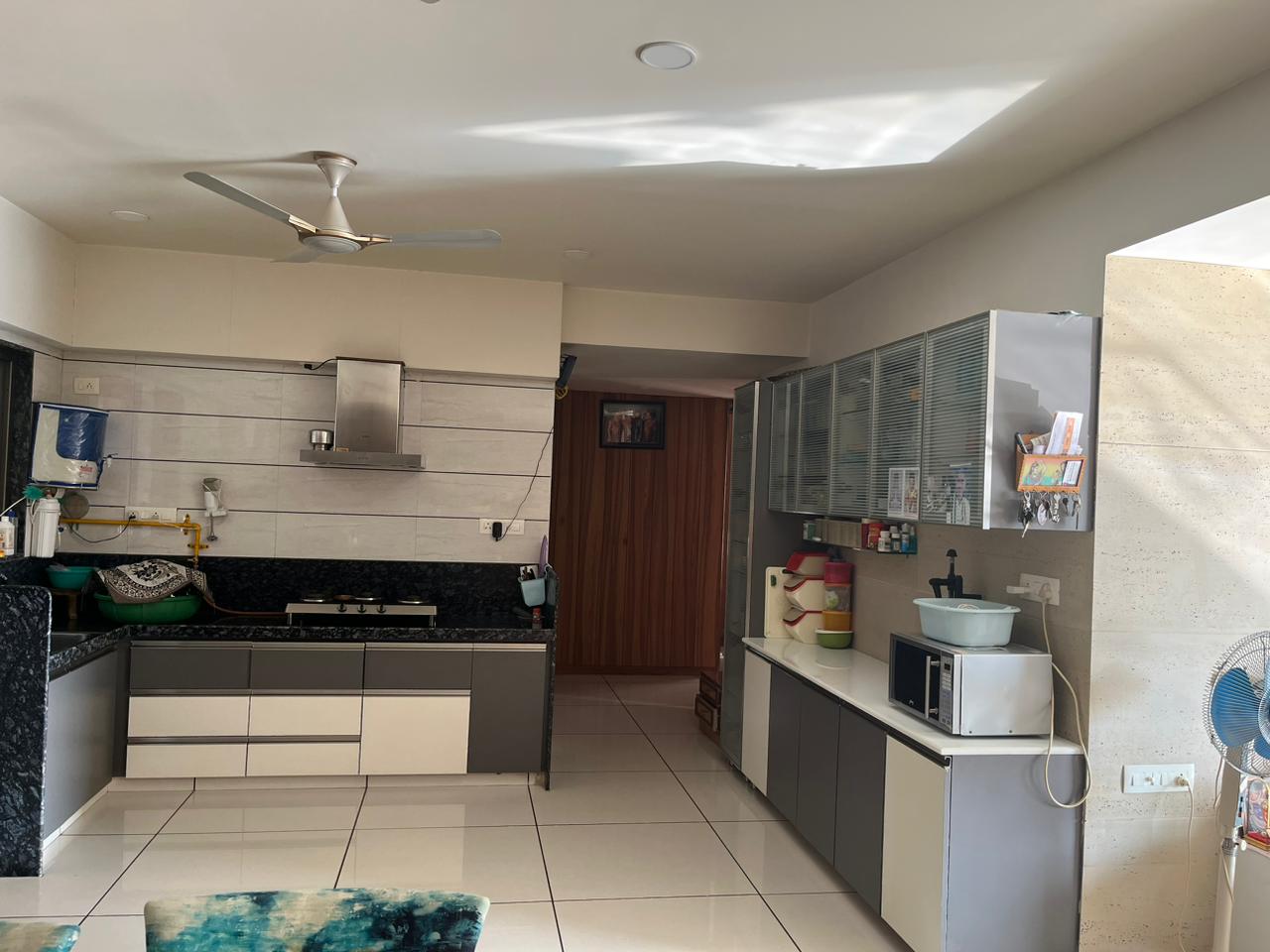 3 BHK 2700 Sq. Ft. Residential Flat / Appartment for Sell in Tragad Ahmedabad - Media 8