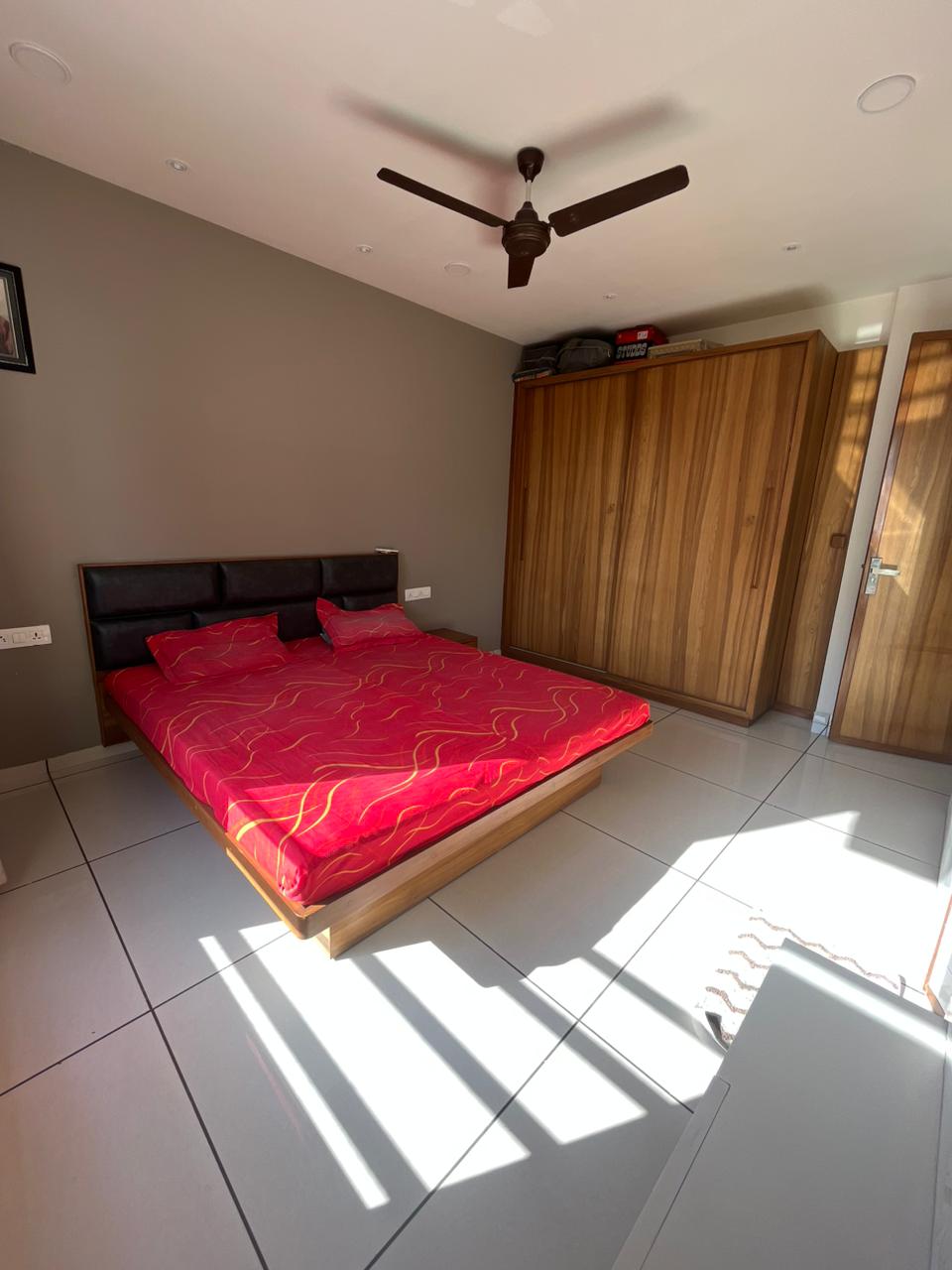 3 BHK 2700 Sq. Ft. Residential Flat / Appartment for Sell in Tragad Ahmedabad - Media 9