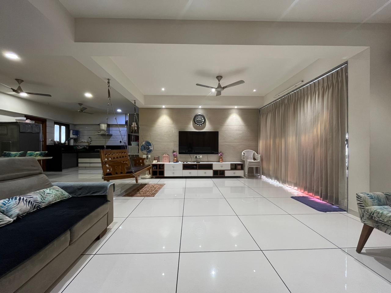 3 BHK 2700 Sq. Ft. Residential Flat / Appartment for Sell in Tragad Ahmedabad - Media 11