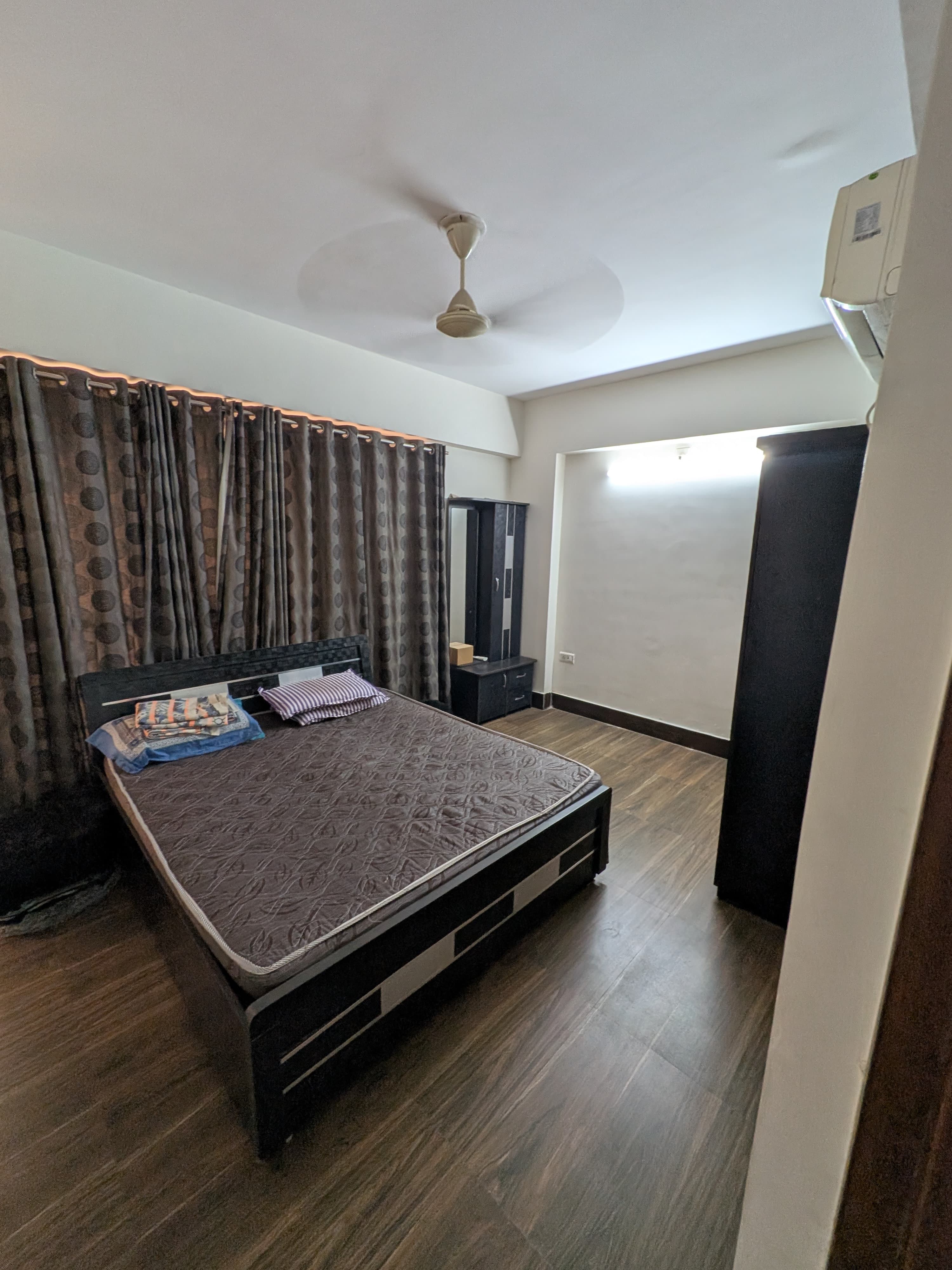 2 BHK 147 Sq. Yrd. Residential Flat / Appartment for Rent in Vaishnodevi Ahmedabad - Media 11