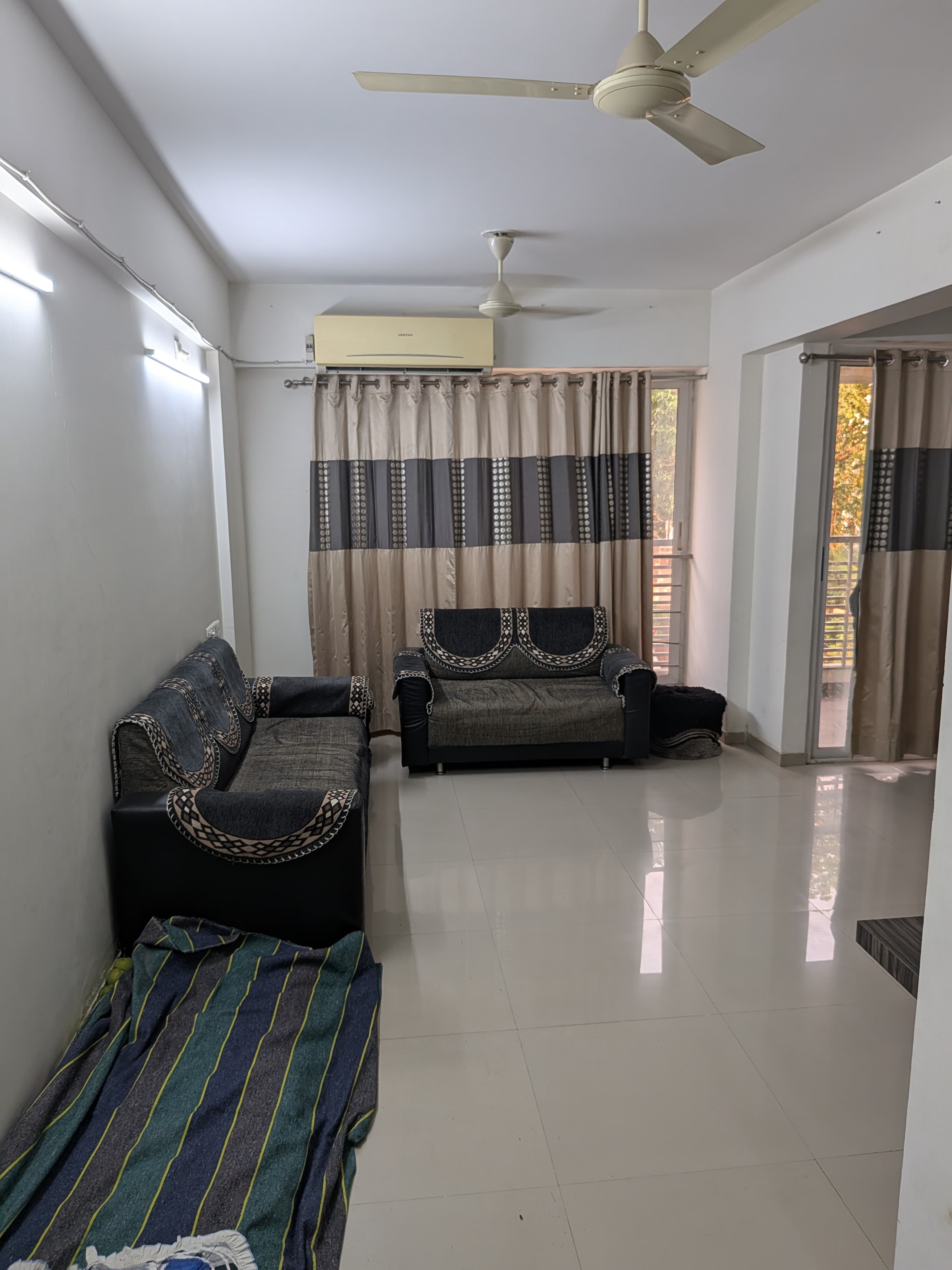 2 BHK 147 Sq. Yrd. Residential Flat / Appartment for Rent in Vaishnodevi Ahmedabad - Media 4