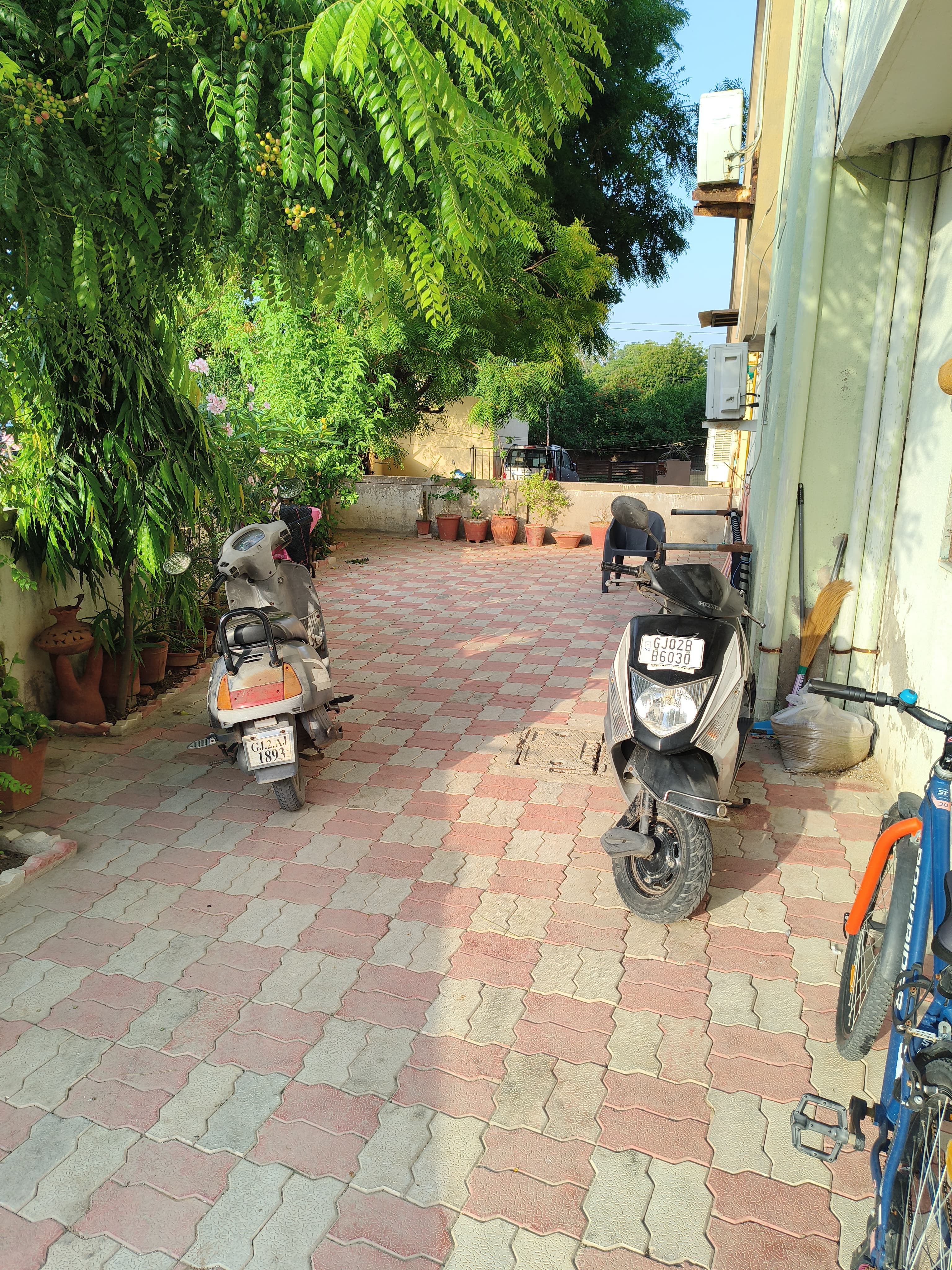 4 BHK 240 Sq. Yrd. Residential Bunglow / Villa for Sell in Vaishnodevi Ahmedabad - Media 10