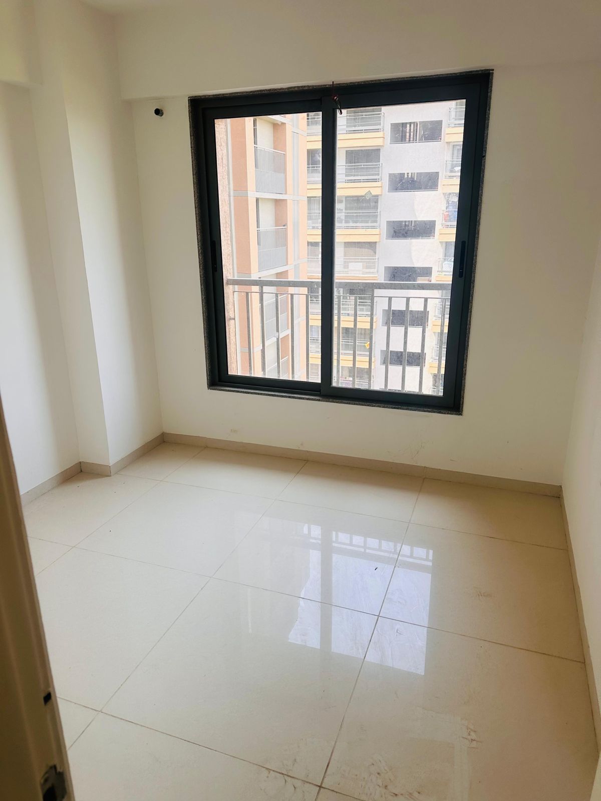 3 BHK 1750 Sq. Ft. Residential Flat / Appartment for Sell in Ambli Ahmedabad - Media 2
