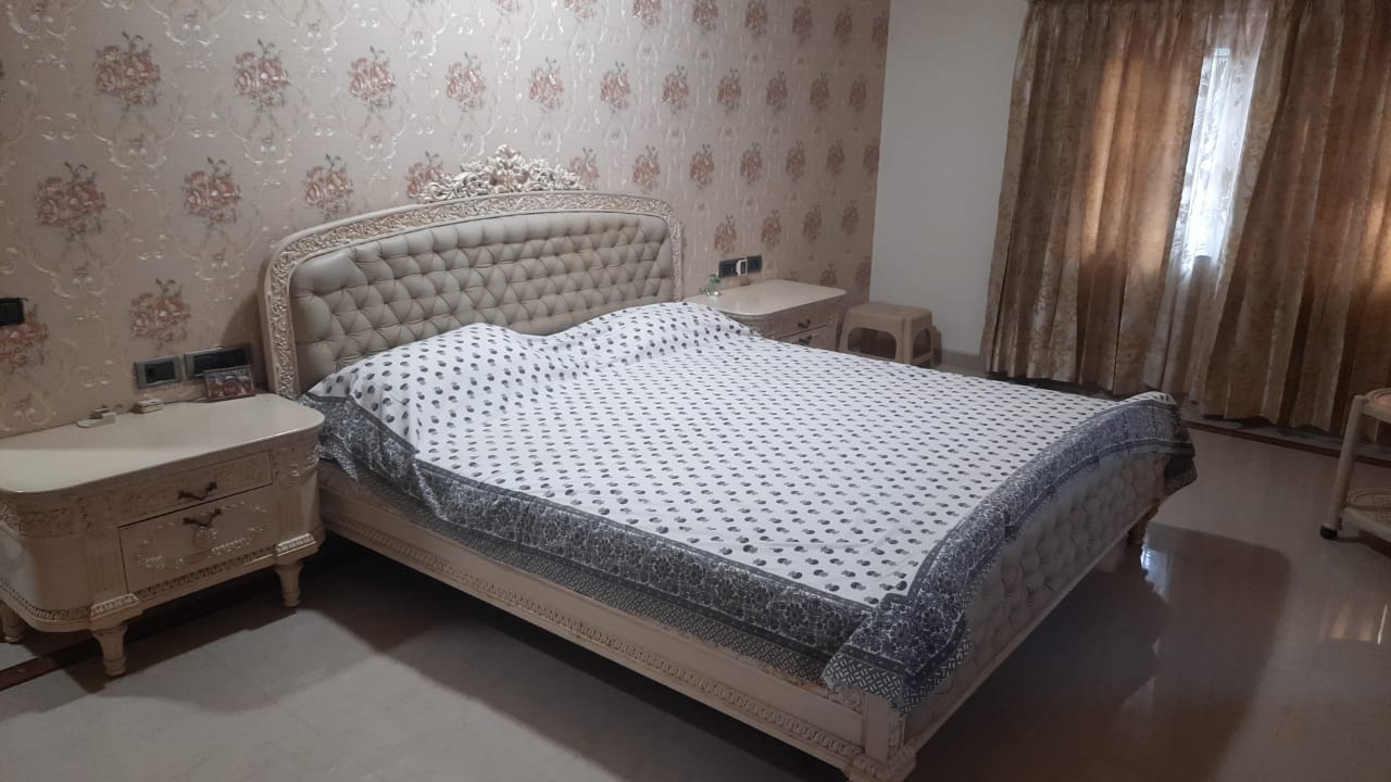 4 BHK 330 Sq. Yrd. Residential Bunglow / Villa for Rent in Thaltej Ahmedabad - Media 7