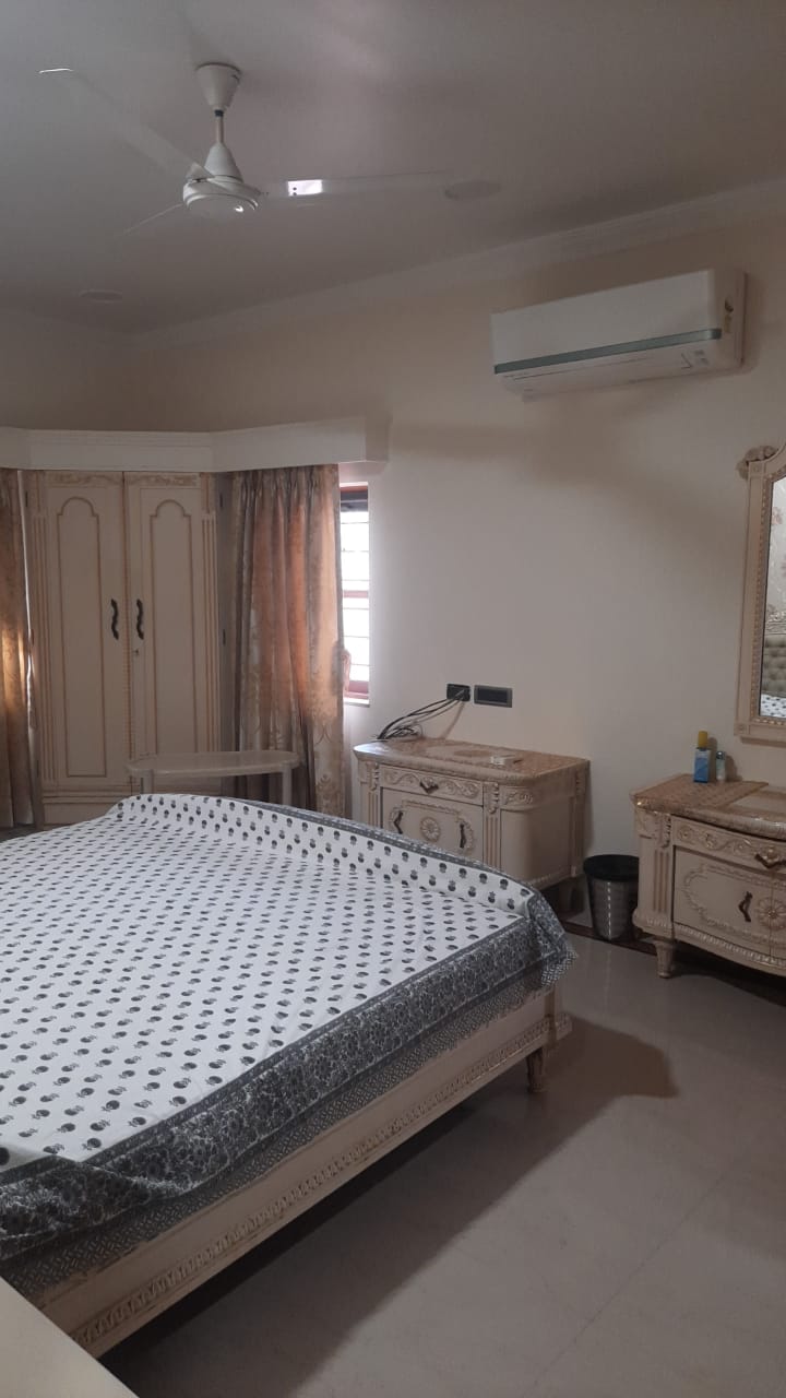 4 BHK 330 Sq. Yrd. Residential Bunglow / Villa for Rent in Thaltej Ahmedabad