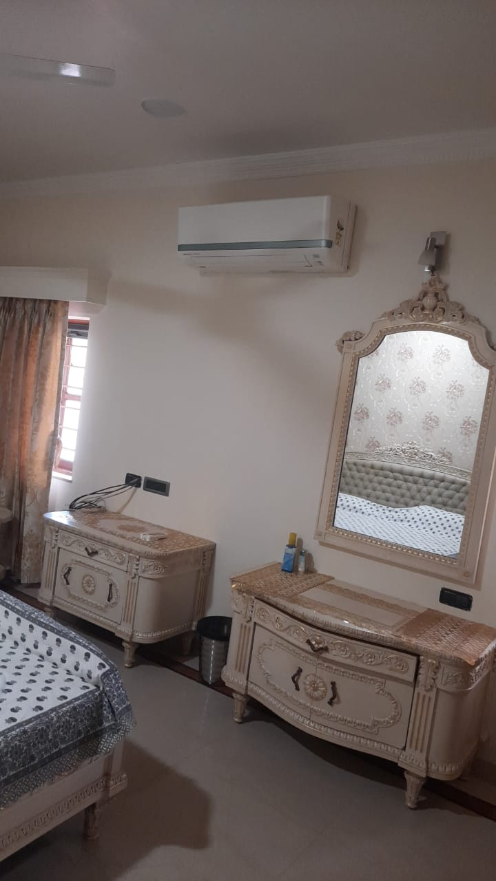 4 BHK 330 Sq. Yrd. Residential Bunglow / Villa for Rent in Thaltej Ahmedabad - Media 9