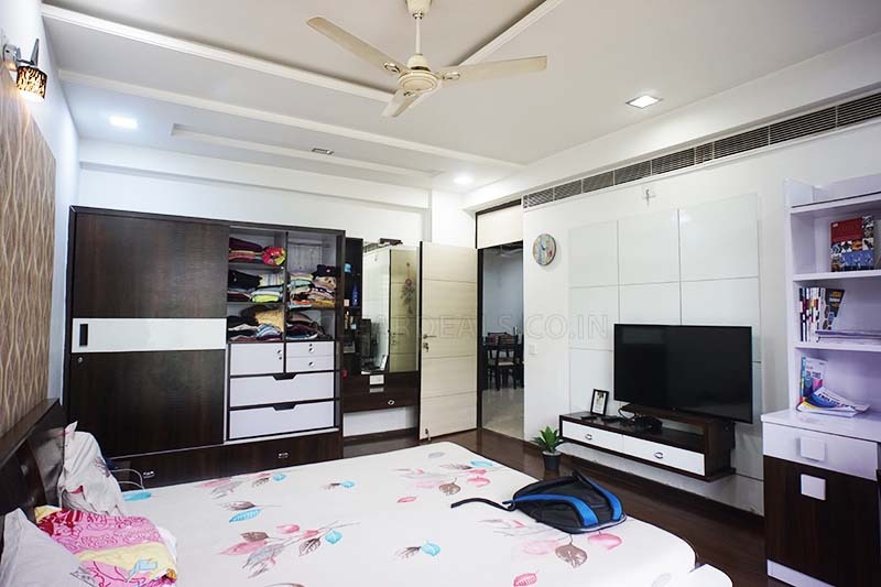 4 BHK 2771 Sq. Ft. Residential Flat / Appartment for Sell in Iscon Ambli Road Ahmedabad - Media 3