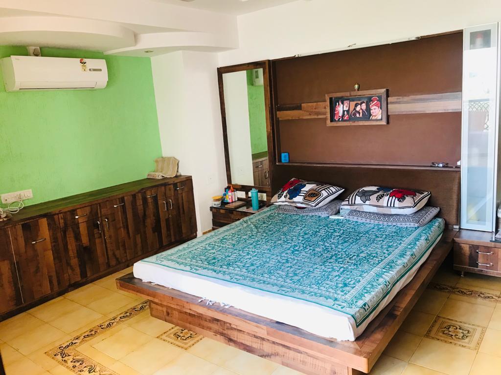 4 BHK 3300 Sq. Ft. Residential Flat / Appartment for Sell in Thaltej Ahmedabad - Media 11