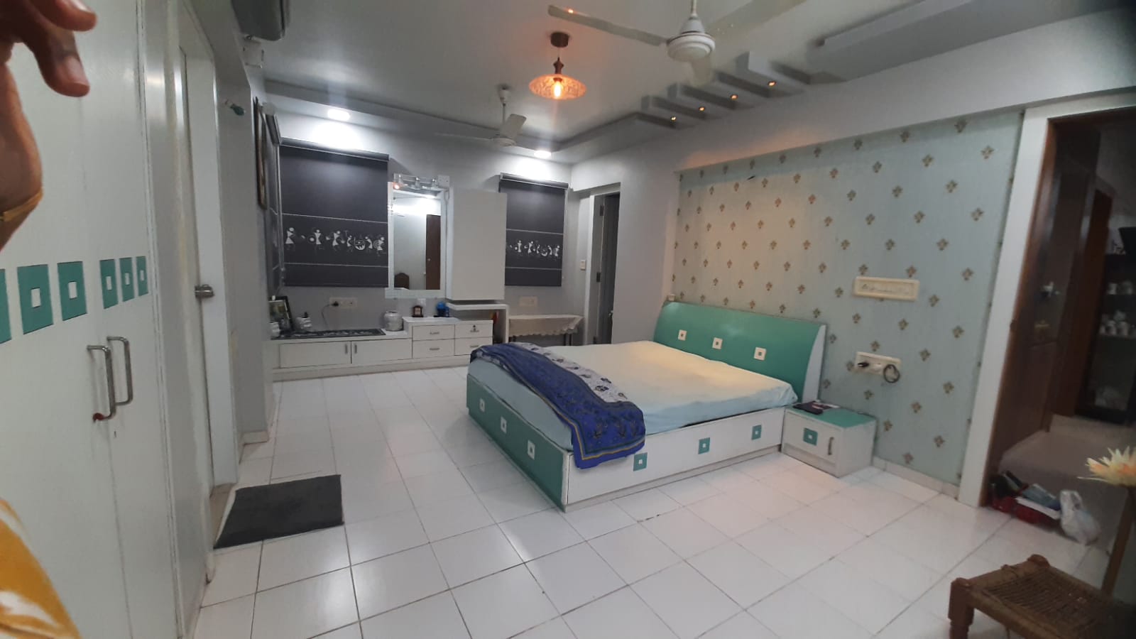 3 BHK 2100 Sq. Ft. Residential Flat / Appartment for Sell in Thaltej Ahmedabad - Media 4