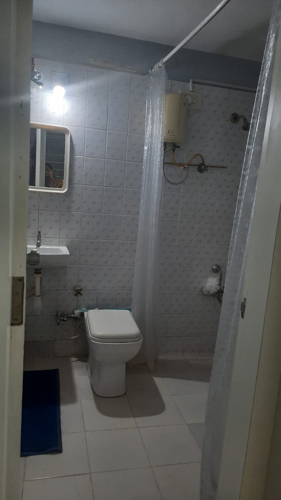 3 BHK 2100 Sq. Ft. Residential Flat / Appartment for Sell in Thaltej Ahmedabad - Media 7