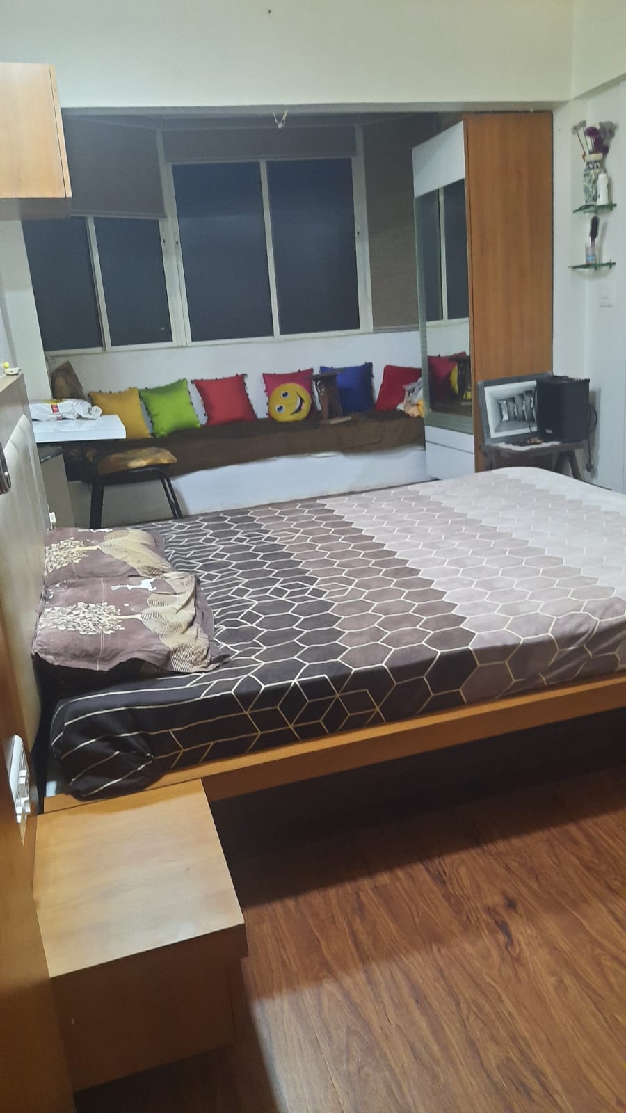 3 BHK 2100 Sq. Ft. Residential Flat / Appartment for Sell in Thaltej Ahmedabad - Media 14