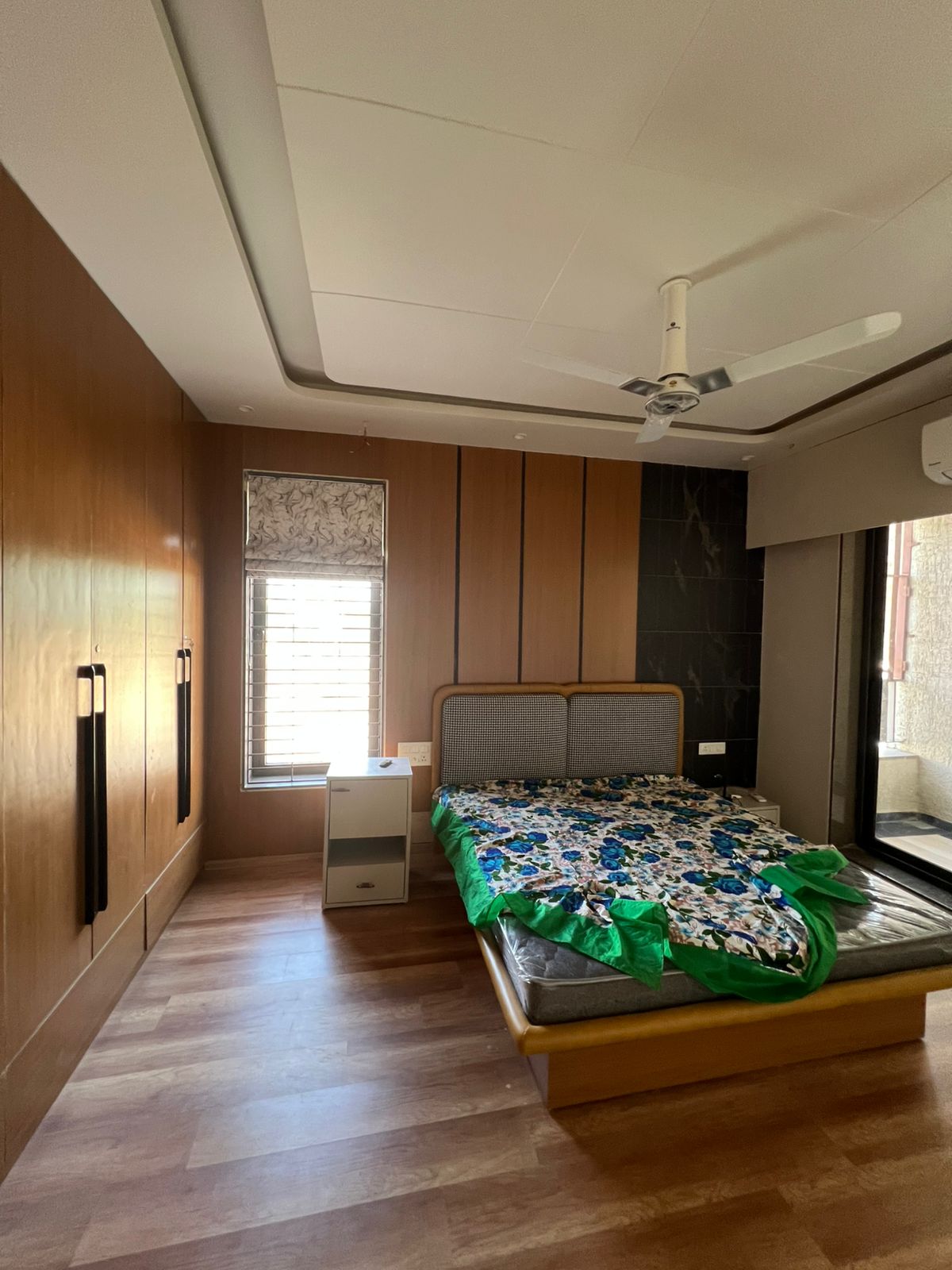 5 BHK 650 Sq. Yrd. Residential Bunglow / Villa for Rent in Sg Highway Ahmedabad