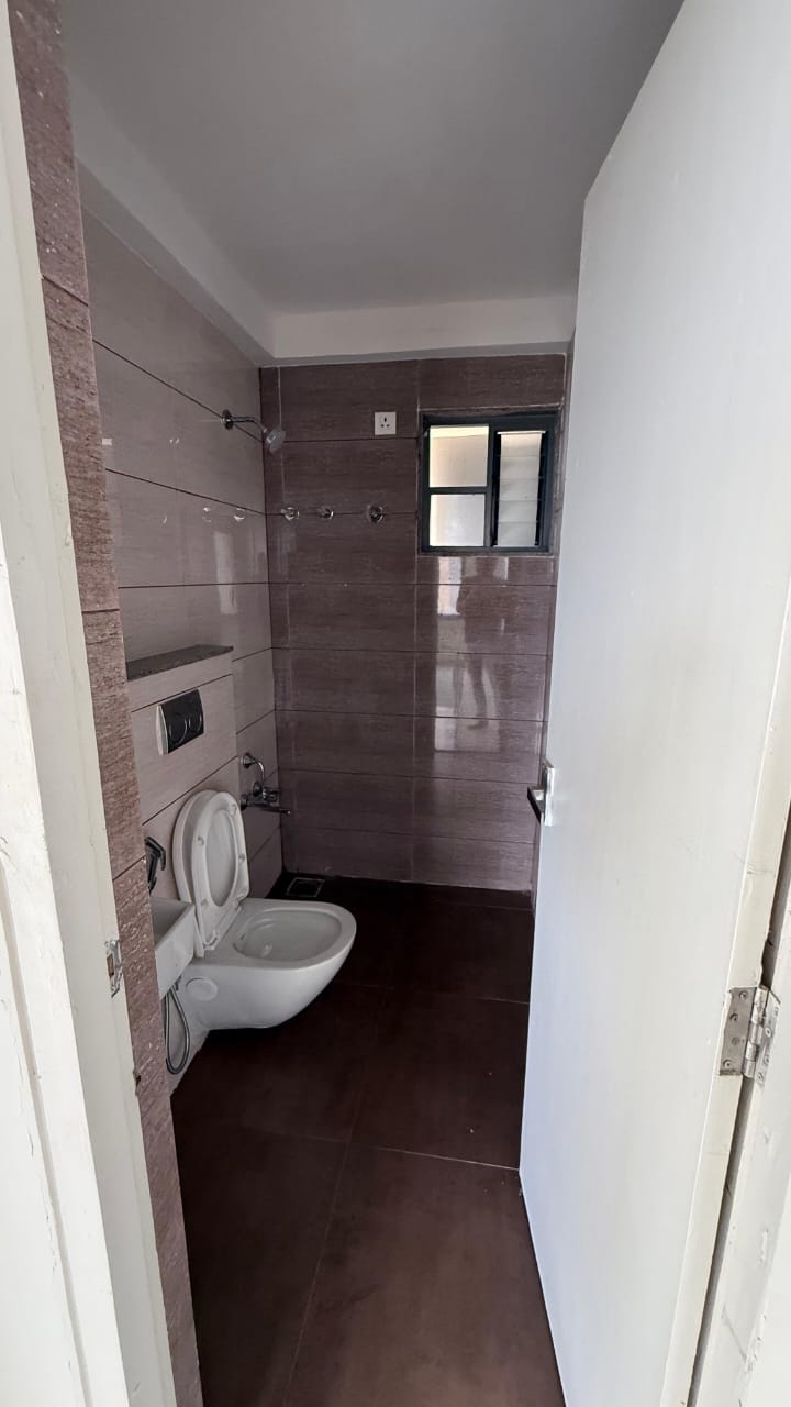 3 BHK 1000 Sq. Ft. Residential Flat / Appartment for Sell in Shilaj Ahmedabad - Media 12