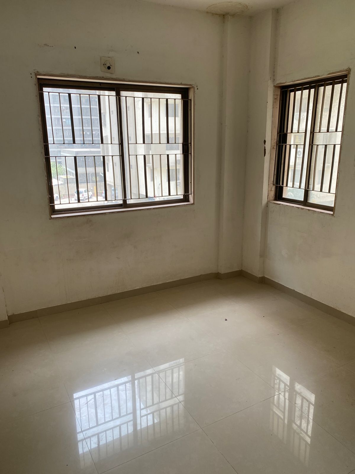 2 BHK 1400 Sq. Ft. Residential Flat / Appartment for Sell in Vaishnodevi Ahmedabad - Media 5