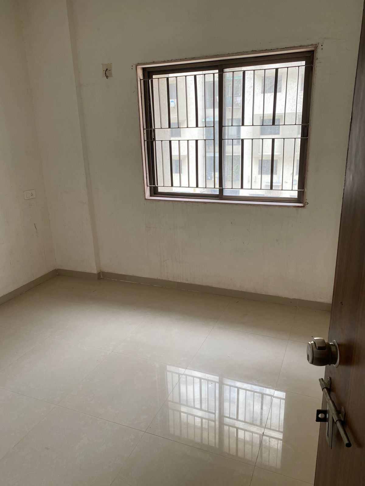 2 BHK 1400 Sq. Ft. Residential Flat / Appartment for Sell in Vaishnodevi Ahmedabad - Media 4