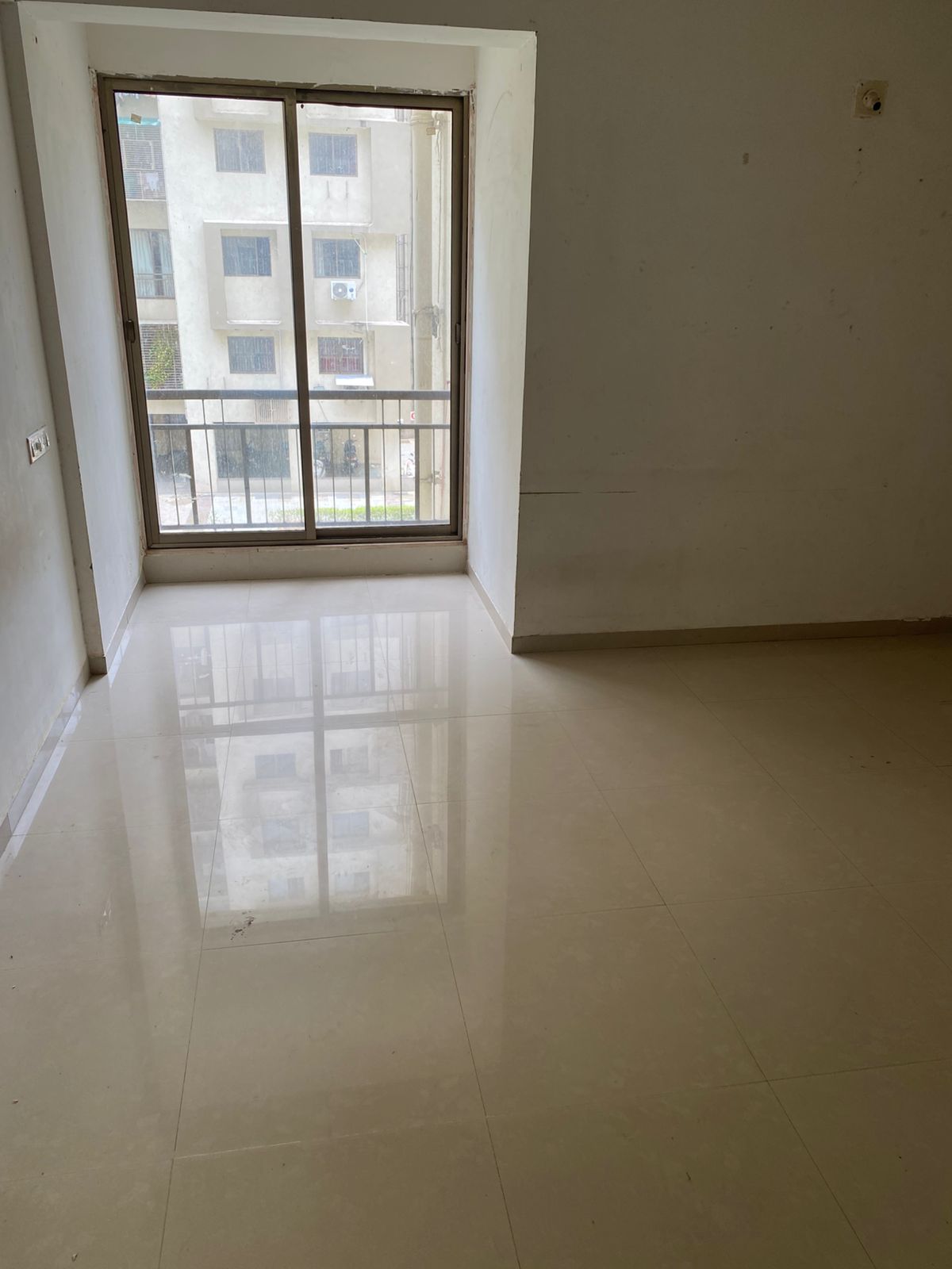 2 BHK 1400 Sq. Ft. Residential Flat / Appartment for Sell in Vaishnodevi Ahmedabad - Media 2