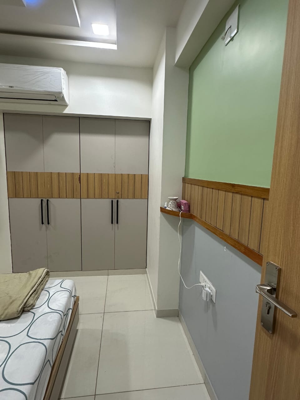 3 BHK 1480 Sq. Ft. Residential Flat / Appartment for Rent in Vaishnodevi Ahmedabad - Media 4
