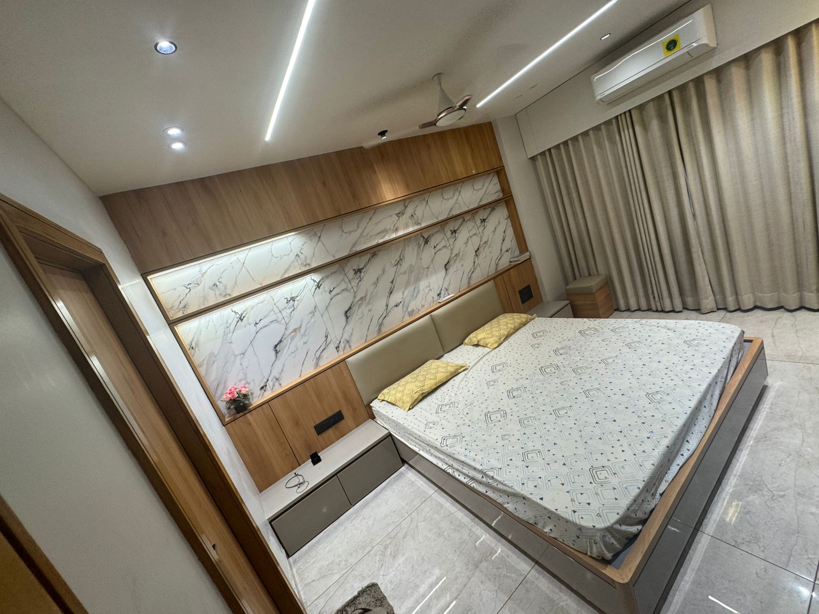 3 BHK 1980 Sq. Ft. Residential Flat / Appartment for Sell in Vaishnodevi Ahmedabad - Media 9