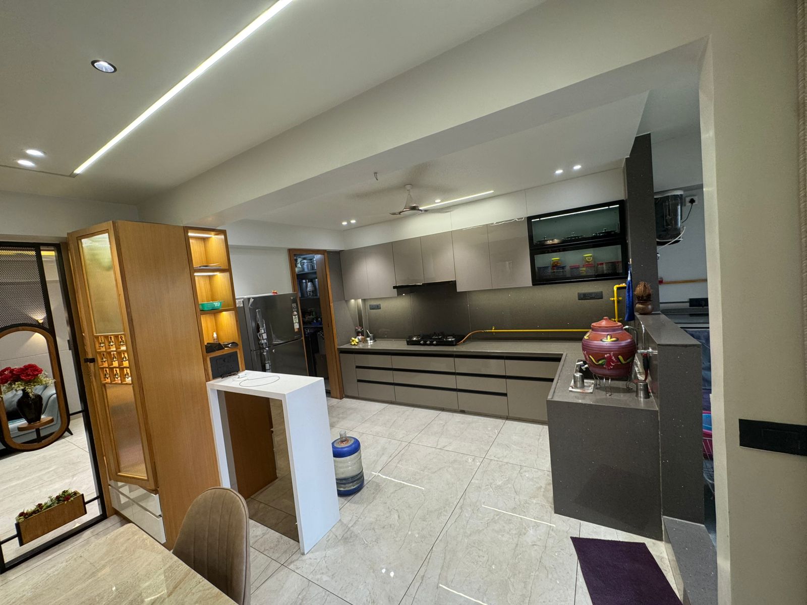 3 BHK 1980 Sq. Ft. Residential Flat / Appartment for Sell in Vaishnodevi Ahmedabad - Media 4
