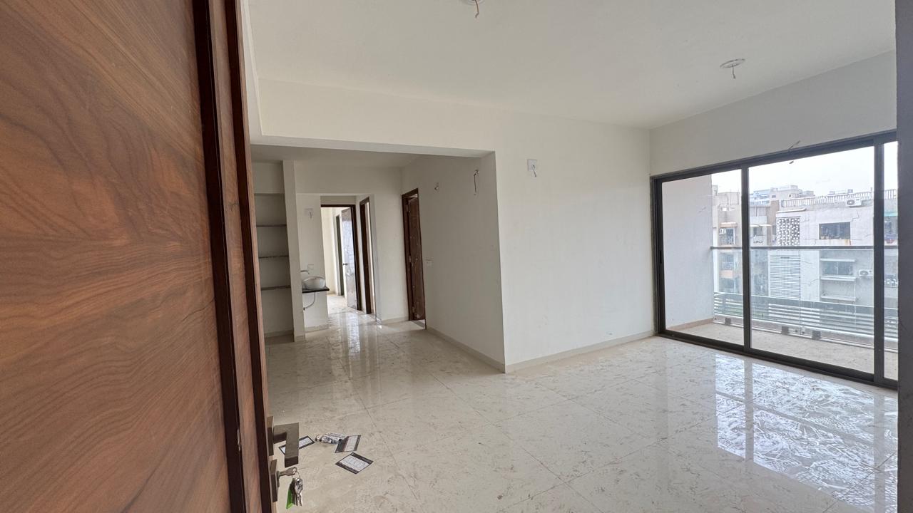 3 BHK 1510 Sq. Ft. Residential Flat / Appartment for Sell in Jagatpur Ahmedabad - Media 9