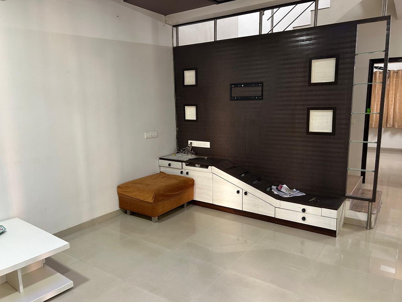 3 BHK 240 Sq. Yrd. Residential Bunglow / Villa for Rent in Shilaj Ahmedabad - Media 9