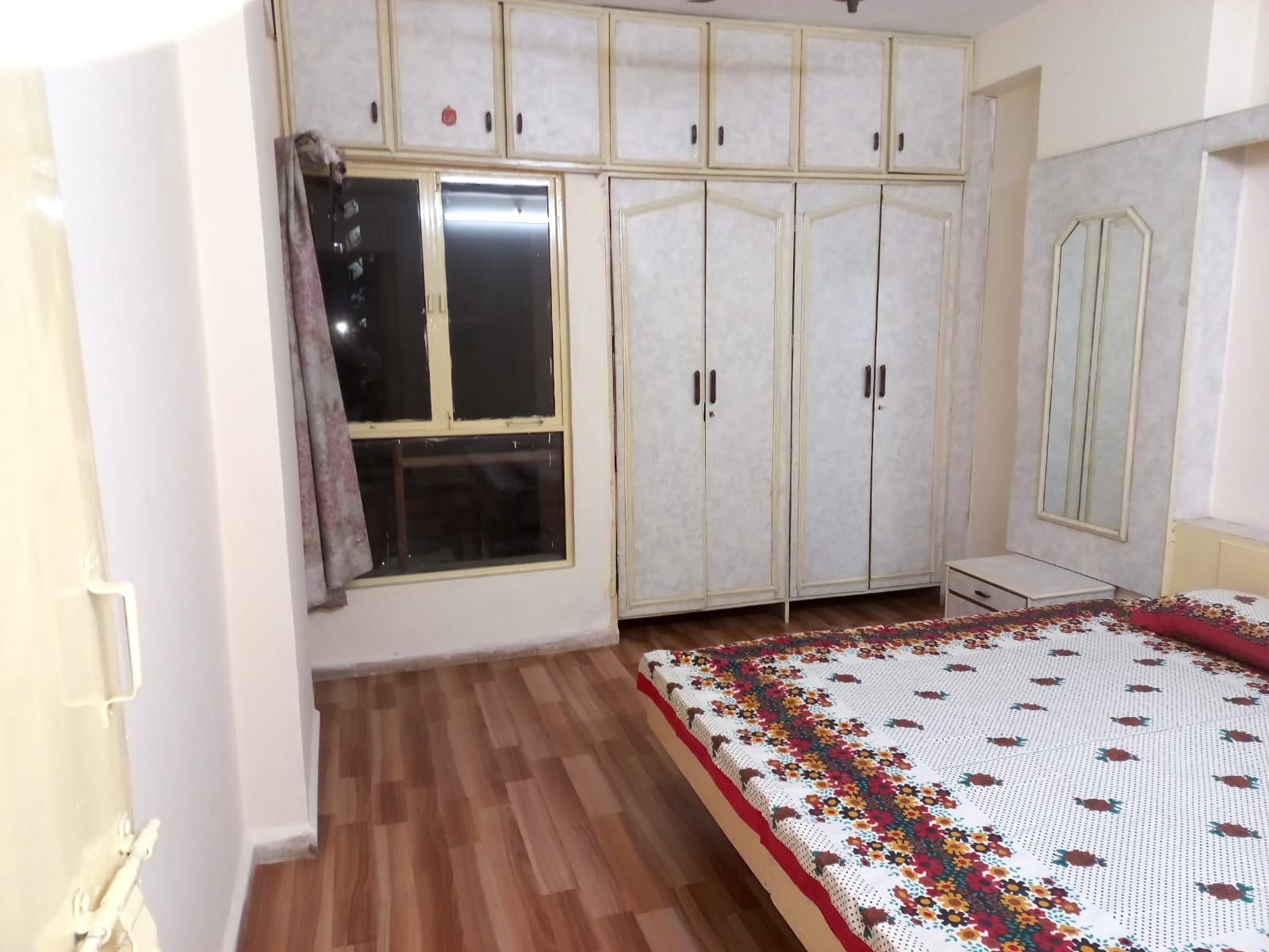 2 BHK 1000 Sq. Ft. Residential Flat / Appartment for Sell in Thaltej Ahmedabad - Media 8