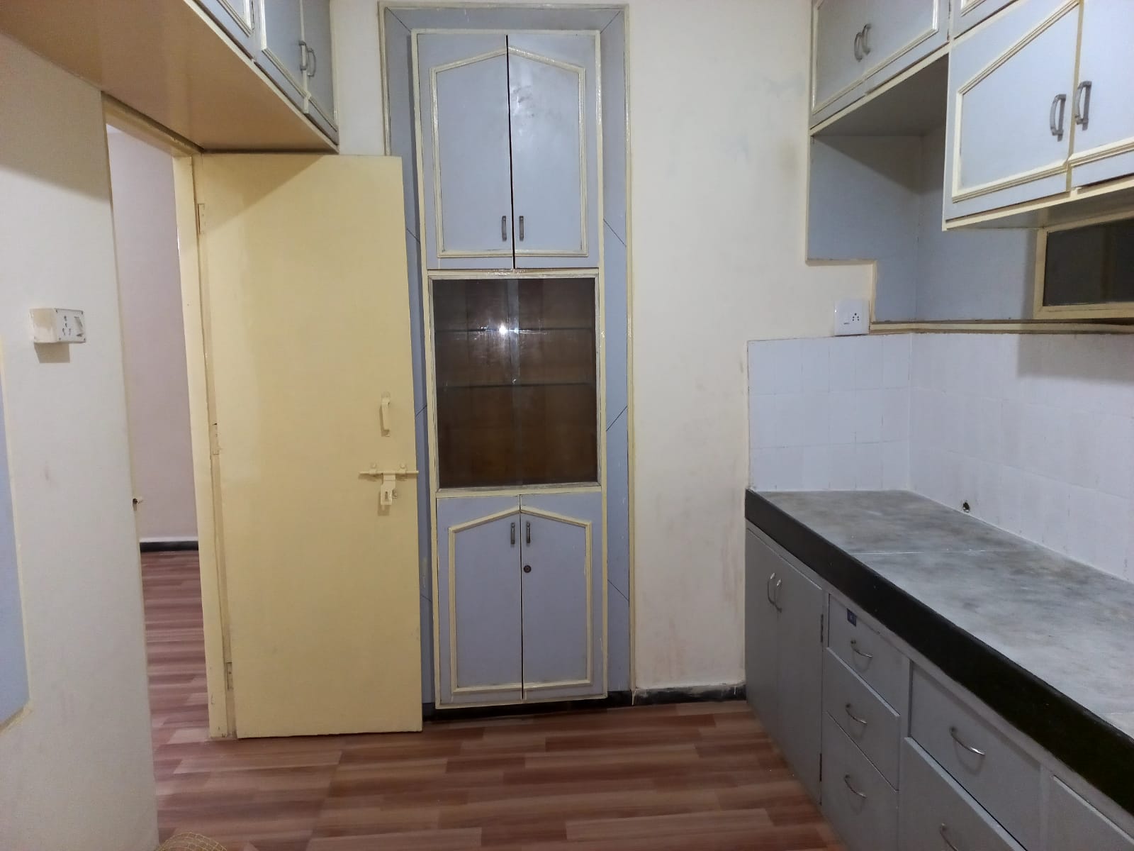 2 BHK 1000 Sq. Ft. Residential Flat / Appartment for Sell in Thaltej Ahmedabad - Media 3