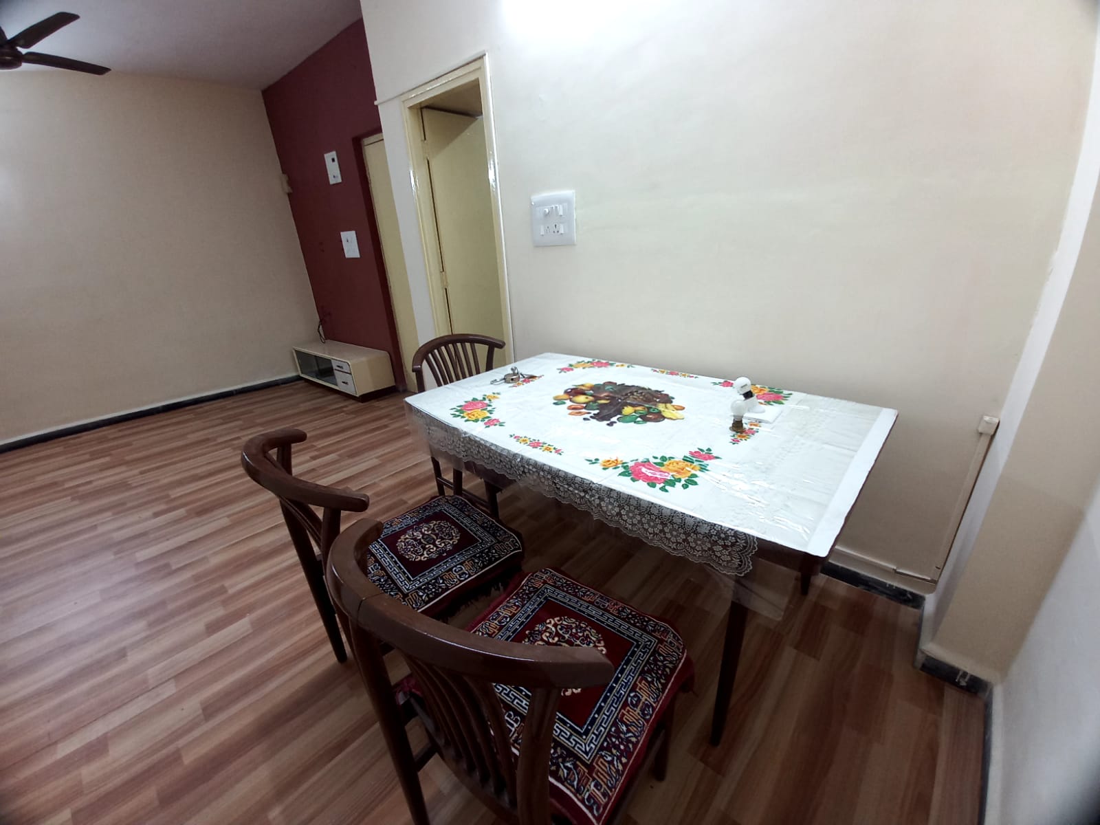 2 BHK 1000 Sq. Ft. Residential Flat / Appartment for Sell in Thaltej Ahmedabad - Media 2