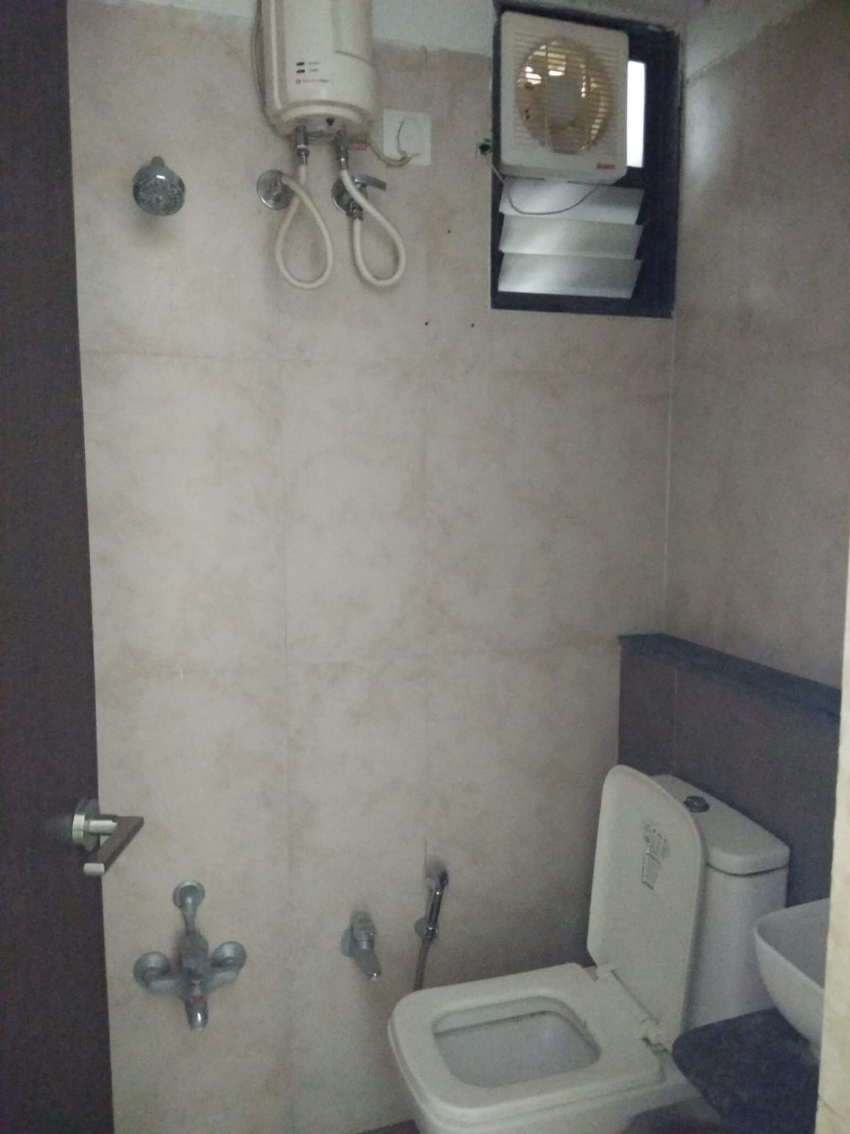 2 BHK 1618 Sq. Ft. Residential Flat / Appartment for Sell in Vaishnodevi Ahmedabad - Media 5
