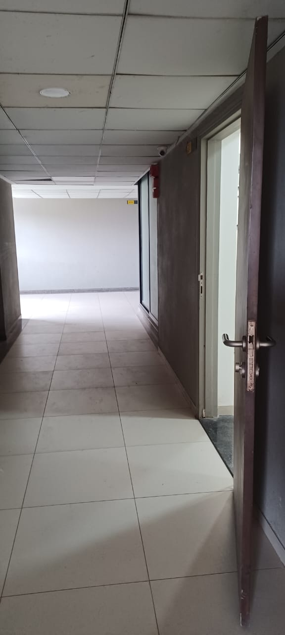 Office 822 Sq. Ft. Commercial Office for Rent in Bodakdev Ahmedabad - Media 5